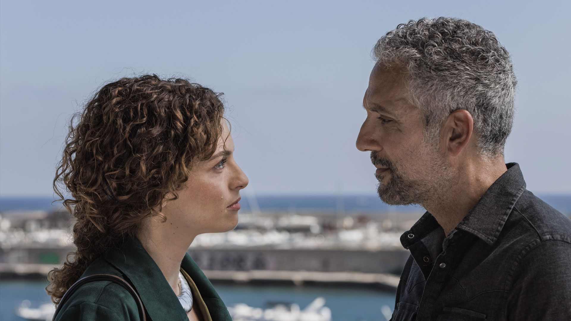 Roberta Rigano (Giulia Orlando) e Giuseppe Fiorello (Fabrizio Corsaro) in una scena de I fratelli Corsaro
