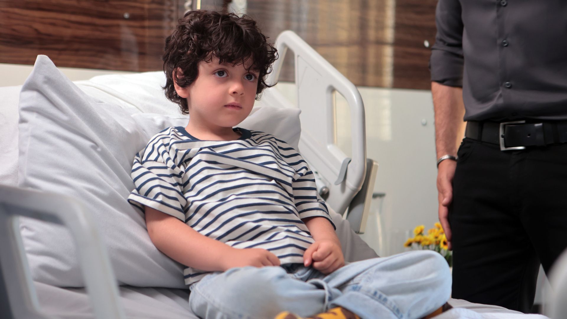 Kuzey Gezer (Deniz Cihan) in una scena di Far away