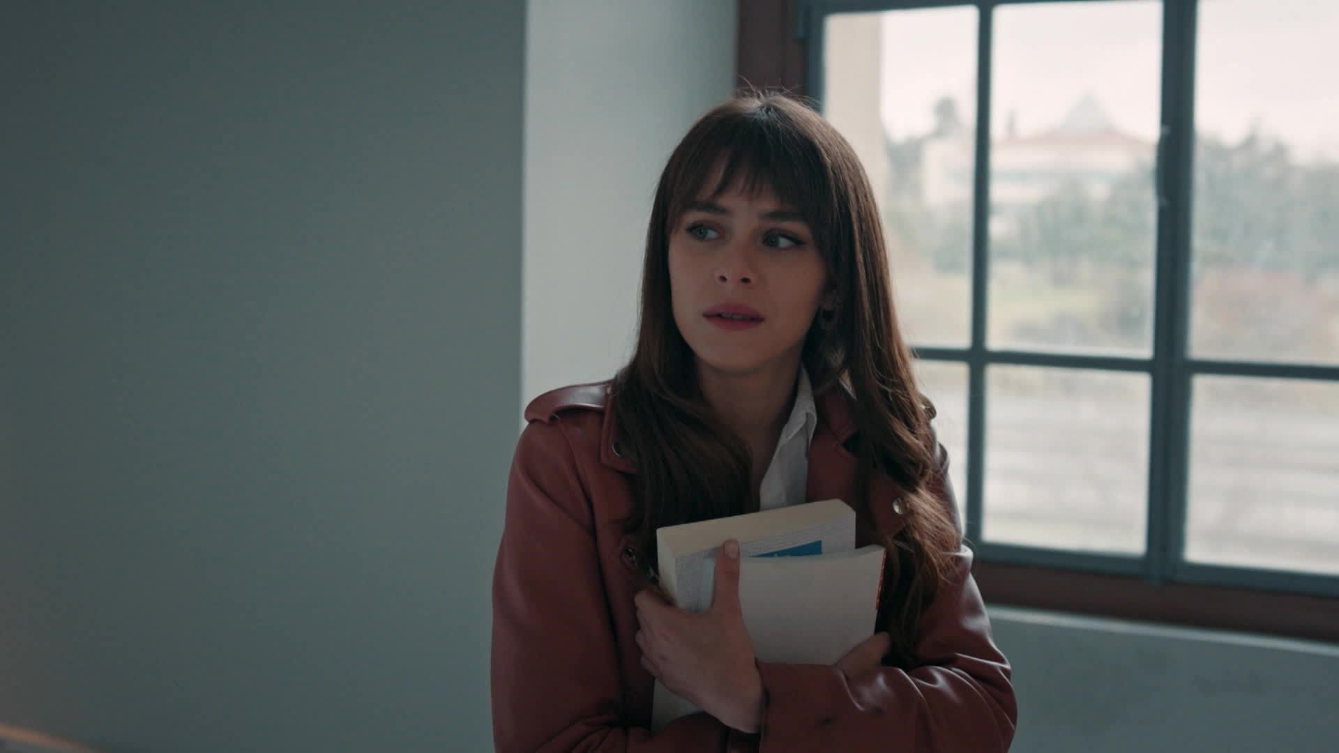L'attrice Ilayda Alişan nei panni di Ela Yüksel in una scena di Innocence