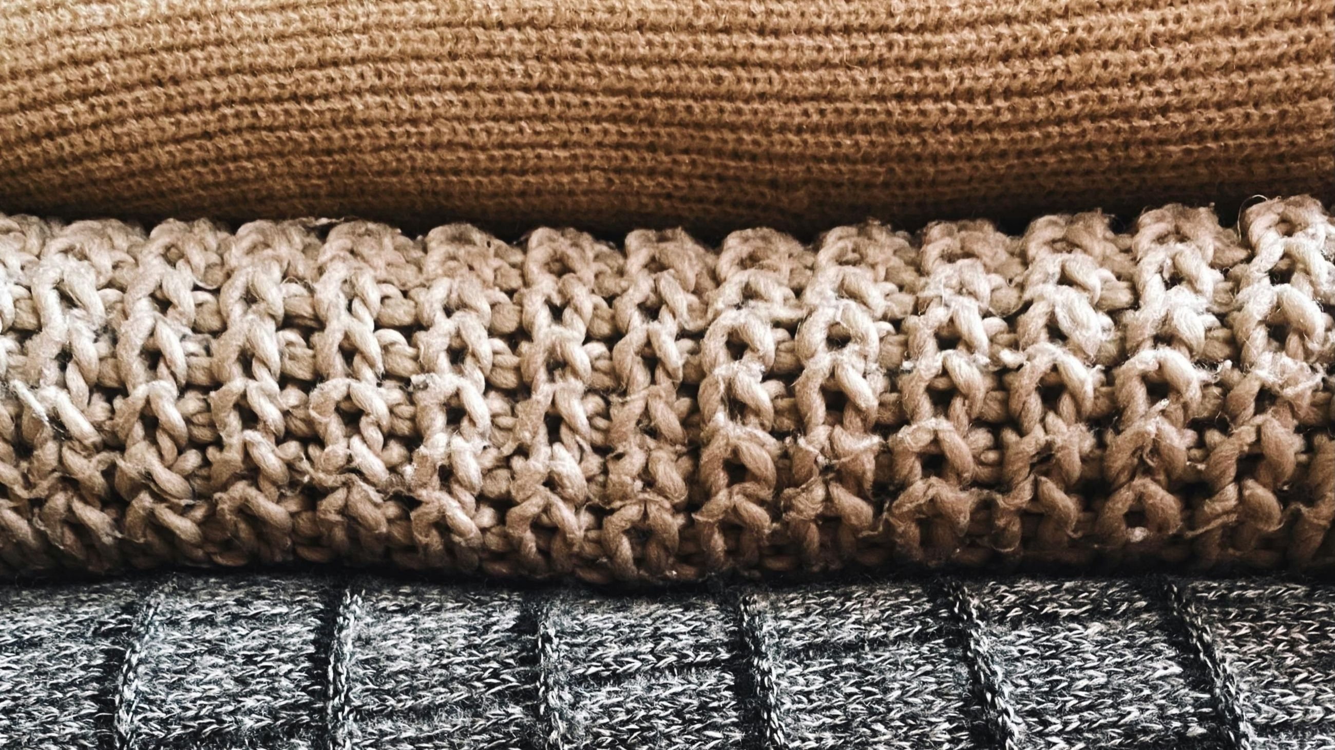 Le coperte scaldano corpo e mente con la loro sofficità, rendendo ogni occasione di relax una vera coccola - Credits: www.pexels.com