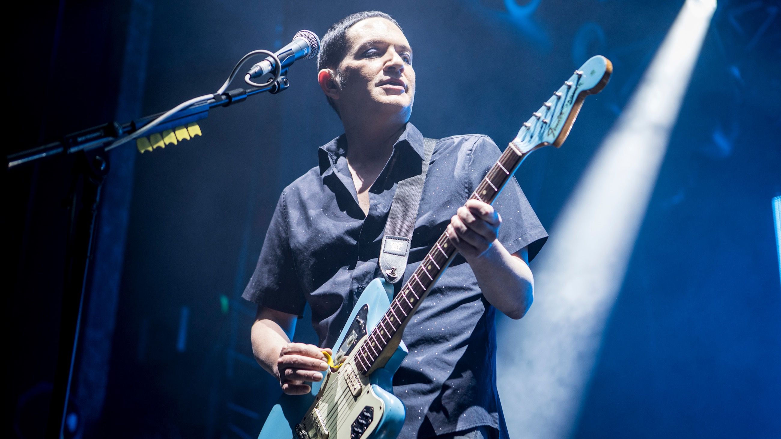  Brian Molko dei Placebo si esibisce in concerto durante il 20 Years Tour al Razzmatazz il 27 aprile 2017 a Barcellona, in Spagna - Credits: Getty Images