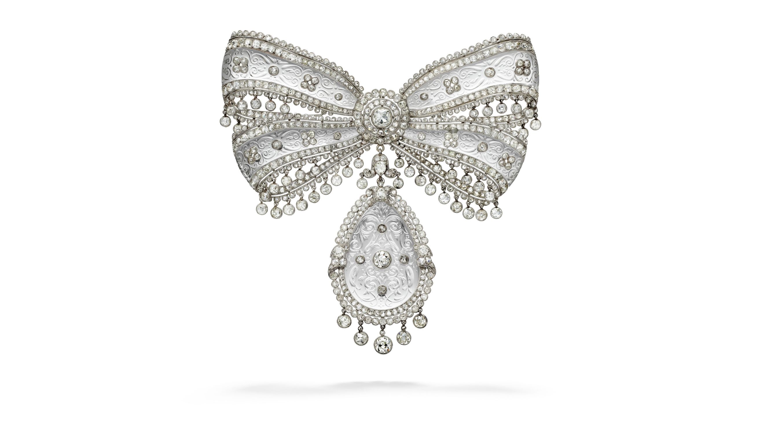 Stomacher Brooch, Cartier Paris, special order, 1913. Carved crystal, diamonds and platinum. Marian Gérard, Cartier Collection © Cartier