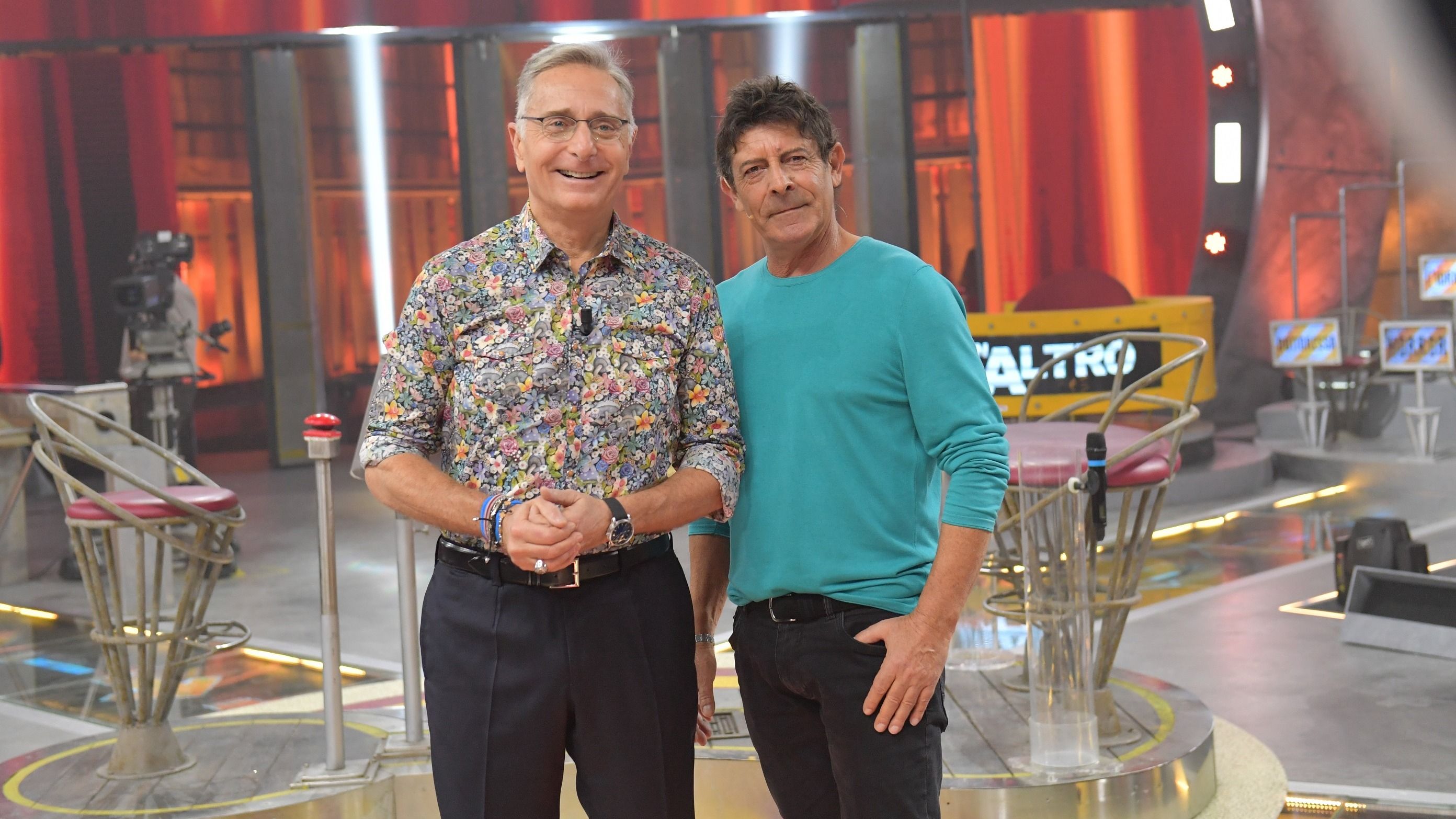 Paolo Bonolis, affiancato da Luca Laurenti, presenta Avanti un altro!