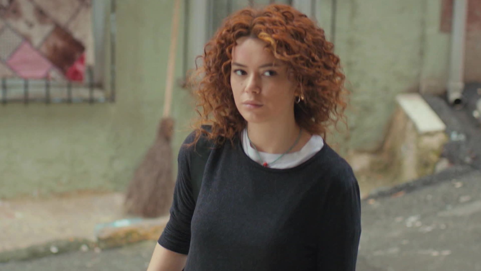 Sirin in una scena de La forza di una donna 