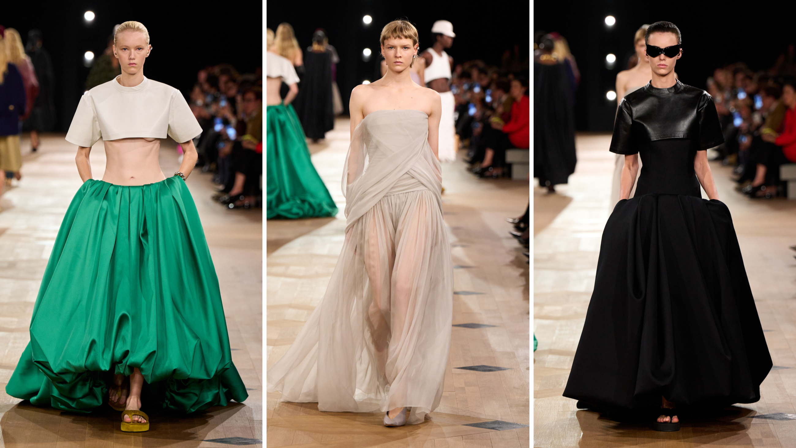 Nella collezione di Balenciaga SS26 le lunghe gonne con strascico omaggiano la couture del fondatore Cristobal; Paris Fashion week, 4 ottobre 2025 - Credits: Launchmetrics.com/Spotlight
