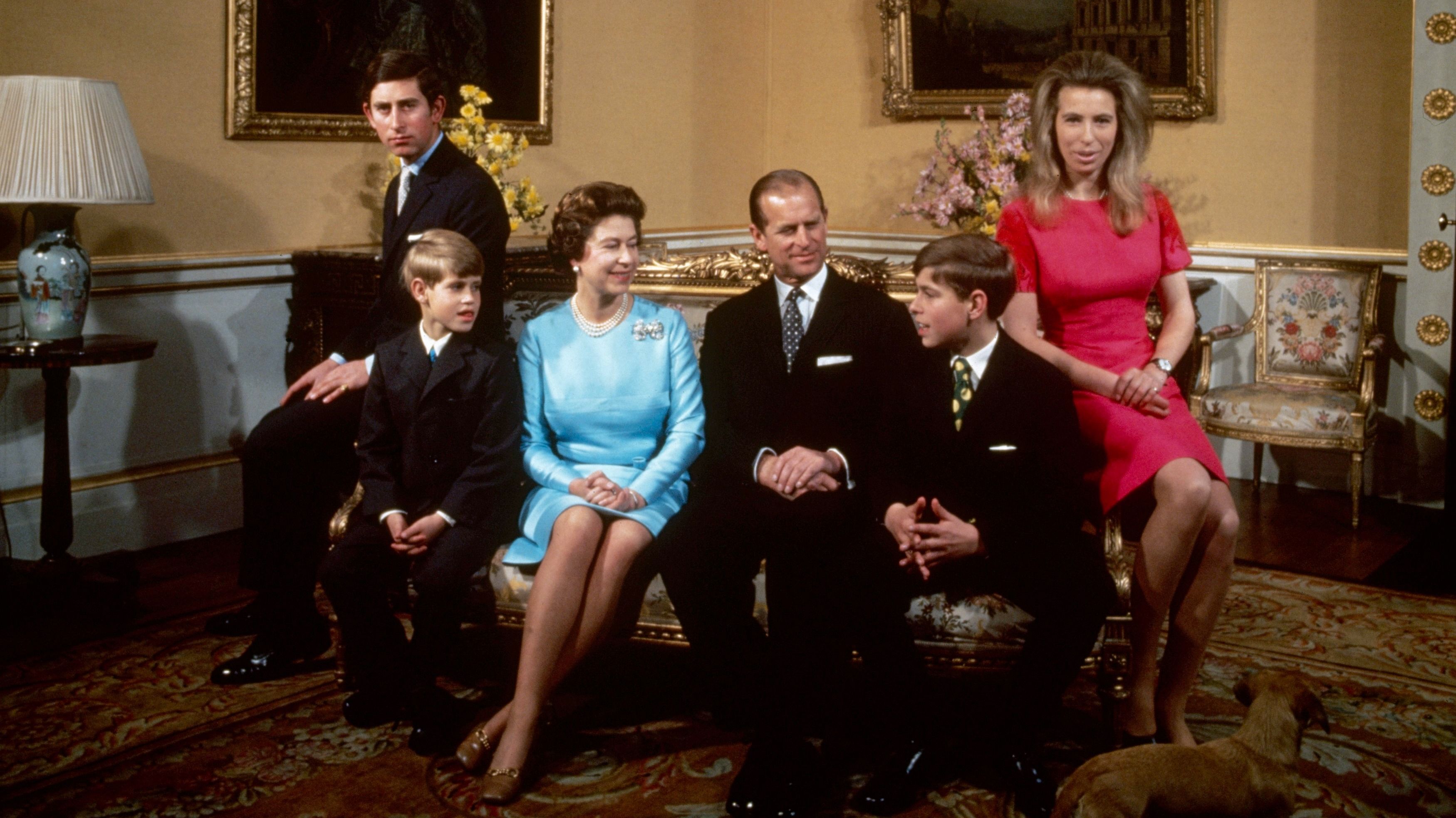 La famiglia reale a Buckingham Palace, Londra, nel 1972 (foto Getty)