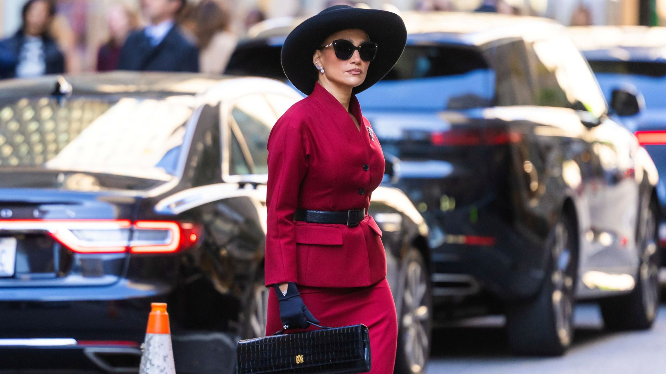 Jennifer Lopez viene vista mentre gira “The Last Mrs. Parrish” a Midtown il 10 ottobre 2025 a New York City - Credits: Getty Images