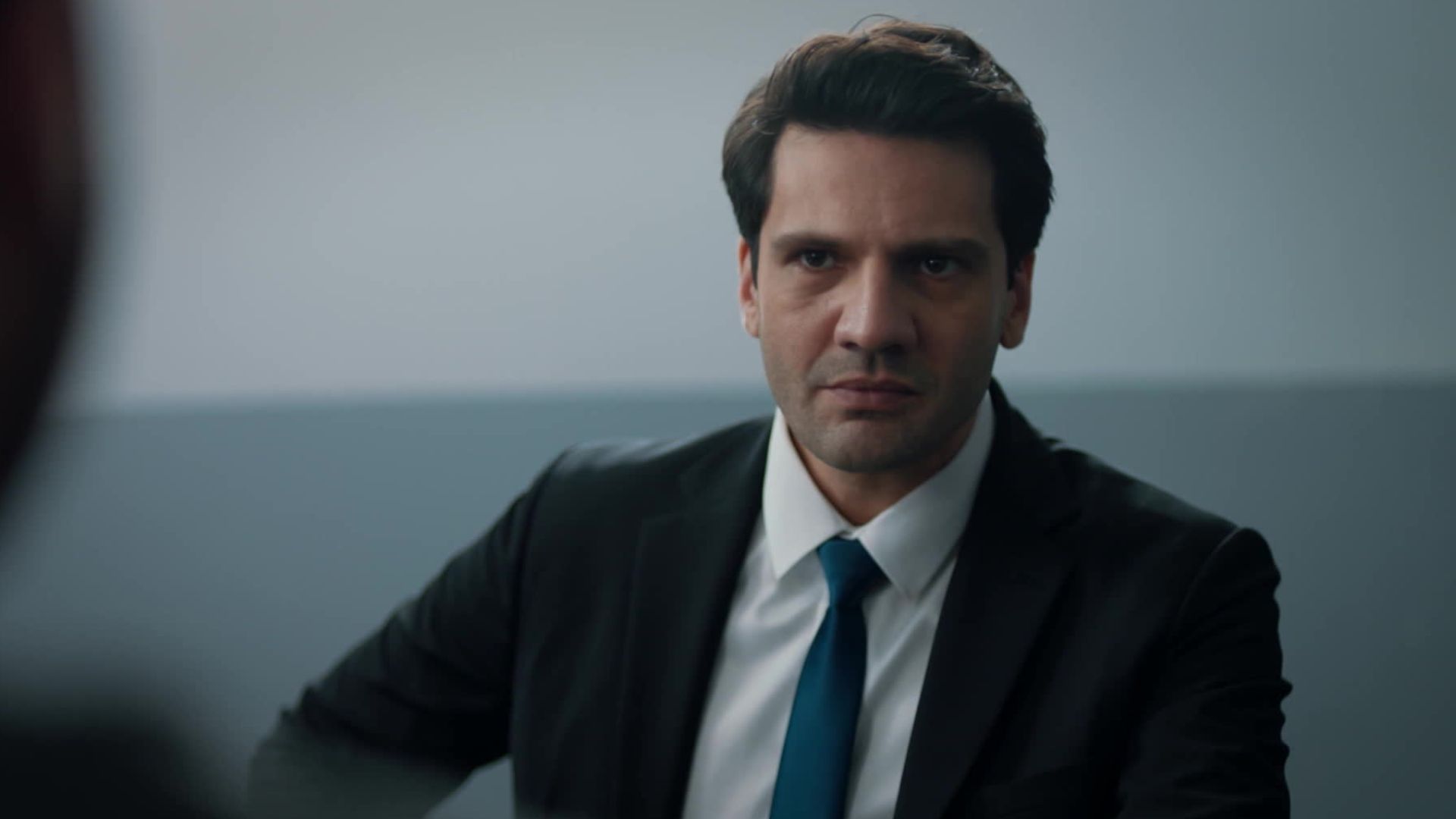 Ilgaz in una scena di Segreti di famiglia 3