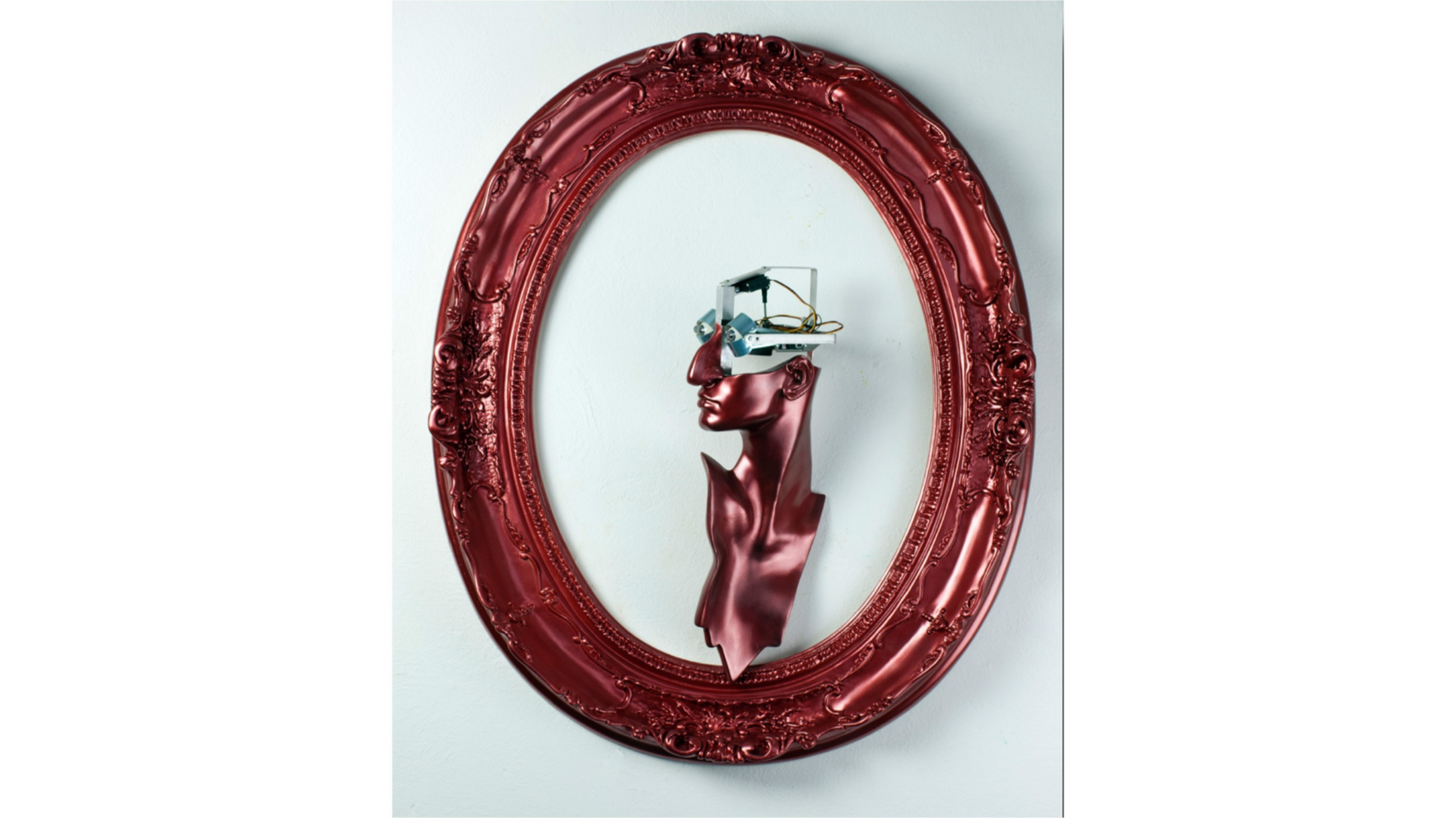 Danta Alighieri, 2014 (resina e circuiti robotici 92x71x20cm) foto di Fabio Mantegna