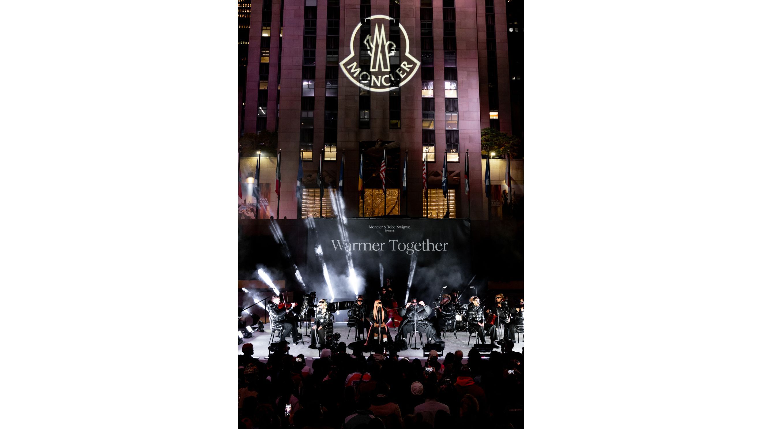Il concerto di lancio della campagna di Moncler lo scorso 25 ottobre al Rockfeller Center di New York - Credits: Getty Images