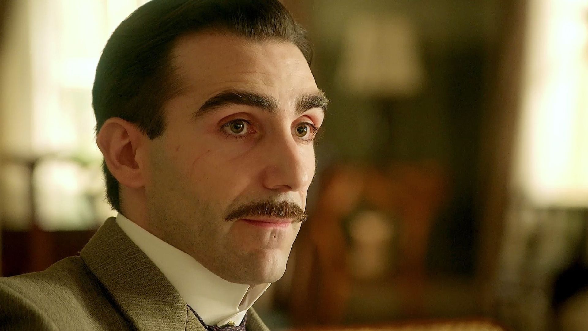 Guillermo Serrano (Lorenzo) in una scena de La Promessa