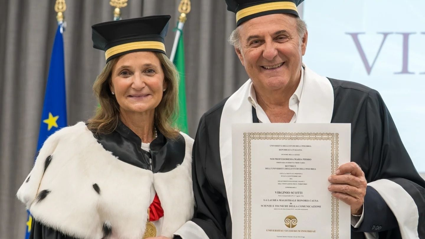 Gerry Scotti ha ricevuto la Laurea Magistrale Honoris Causa (Instagram_@uninsubria)