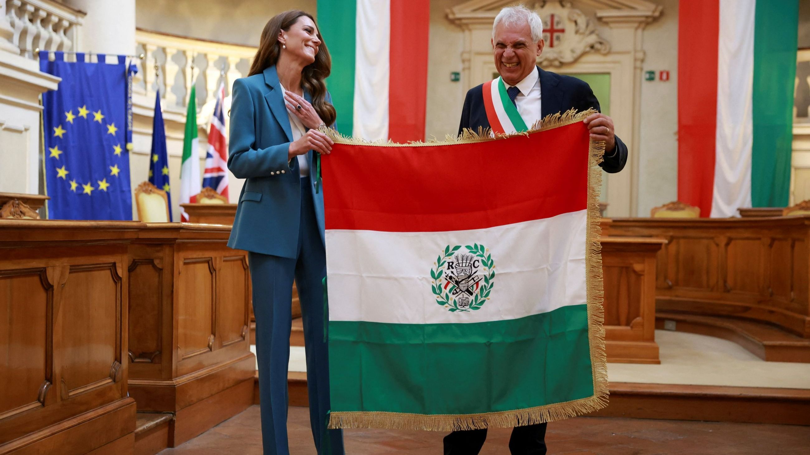 Catherine, Principessa del Galles, riceve il premio Primo Tricolore dal sindaco di Reggio Emilia, Marco Massari, presso il municipio della città Reggio Emilia, 2026