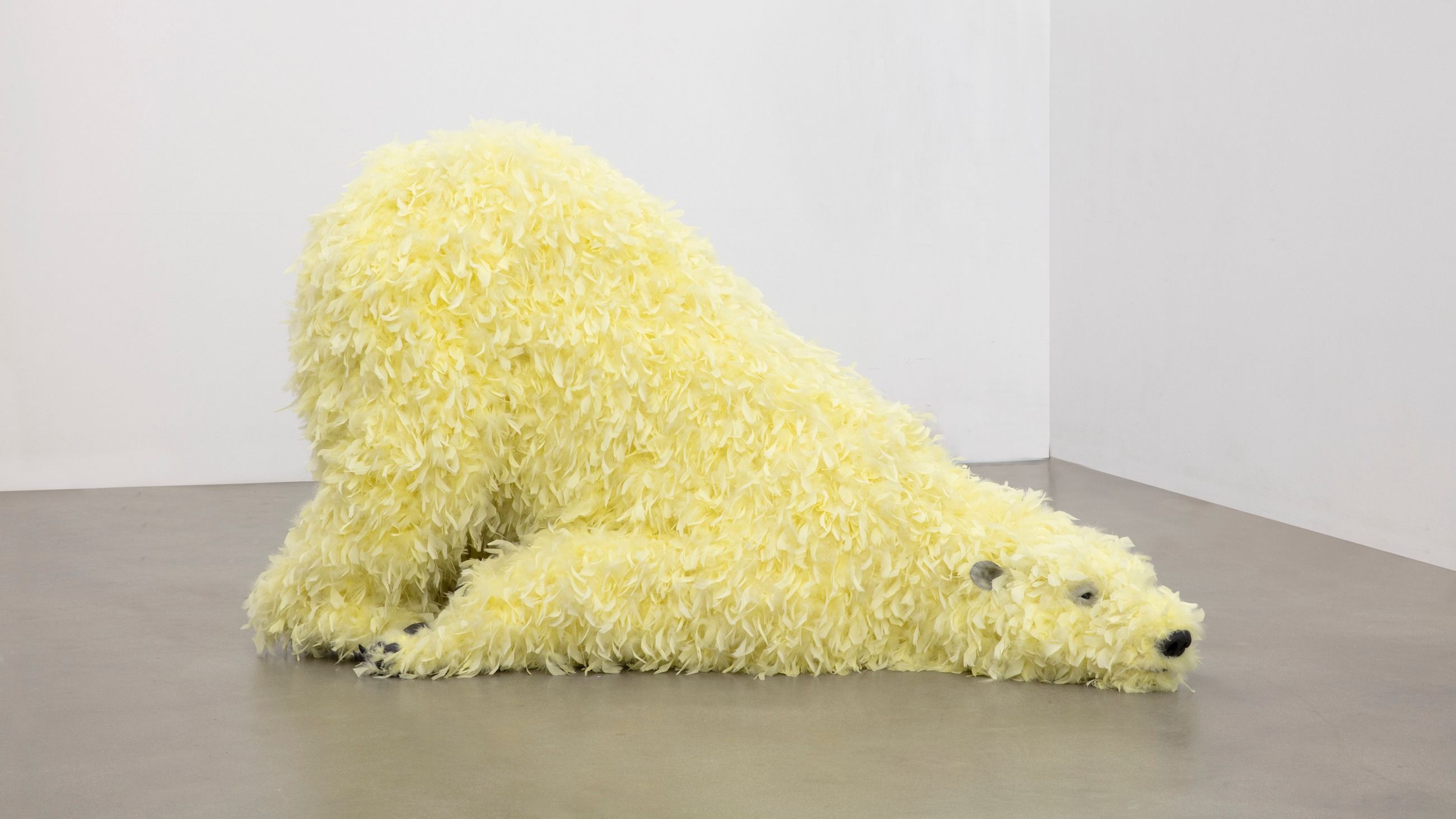 Paola Pivi
Have you seen me before?, 2008
Schiuma poliuretanica, piume, plastica, legno, acciaio / Polyurethane foam, feathers, plastic, wood, steel
108 x 200 x 100 cm
Courtesy Fondazione Sandretto Re Rebaudengo