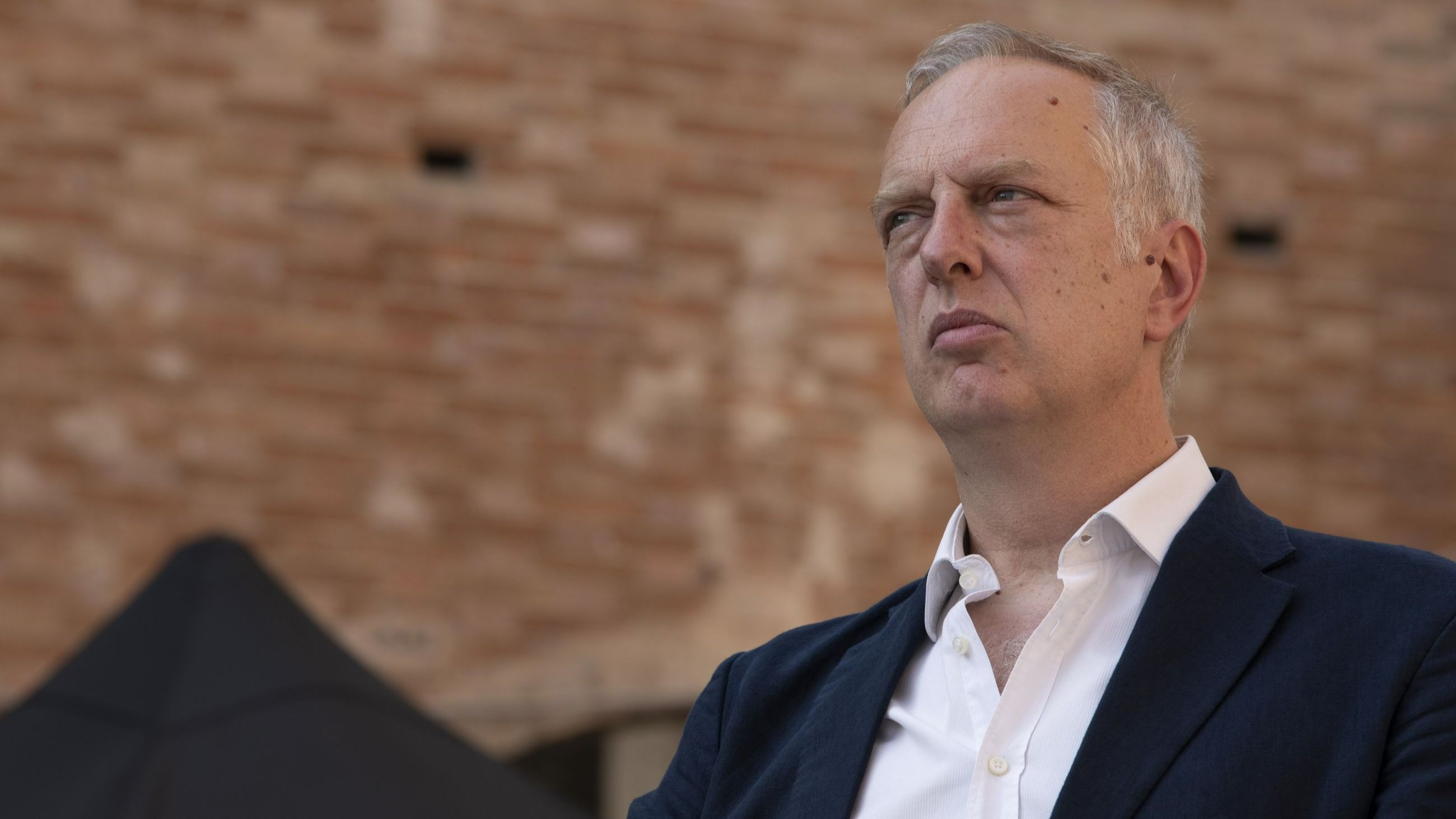 Lo scrittore italiano Antonio Scurati durante la presentazione del suo ultimo libro, Parma, Italia, 8 giugno 2025. Antonio Scurati ha scritto una lunga e dettagliata biografia romanzata del dittatore fascista Benito Mussolini - Credits: Getty Images
