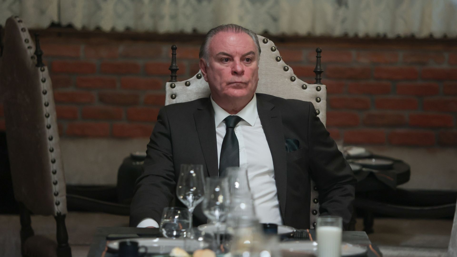 Burak Sergen (Samet) in una scena de La notte nel cuore