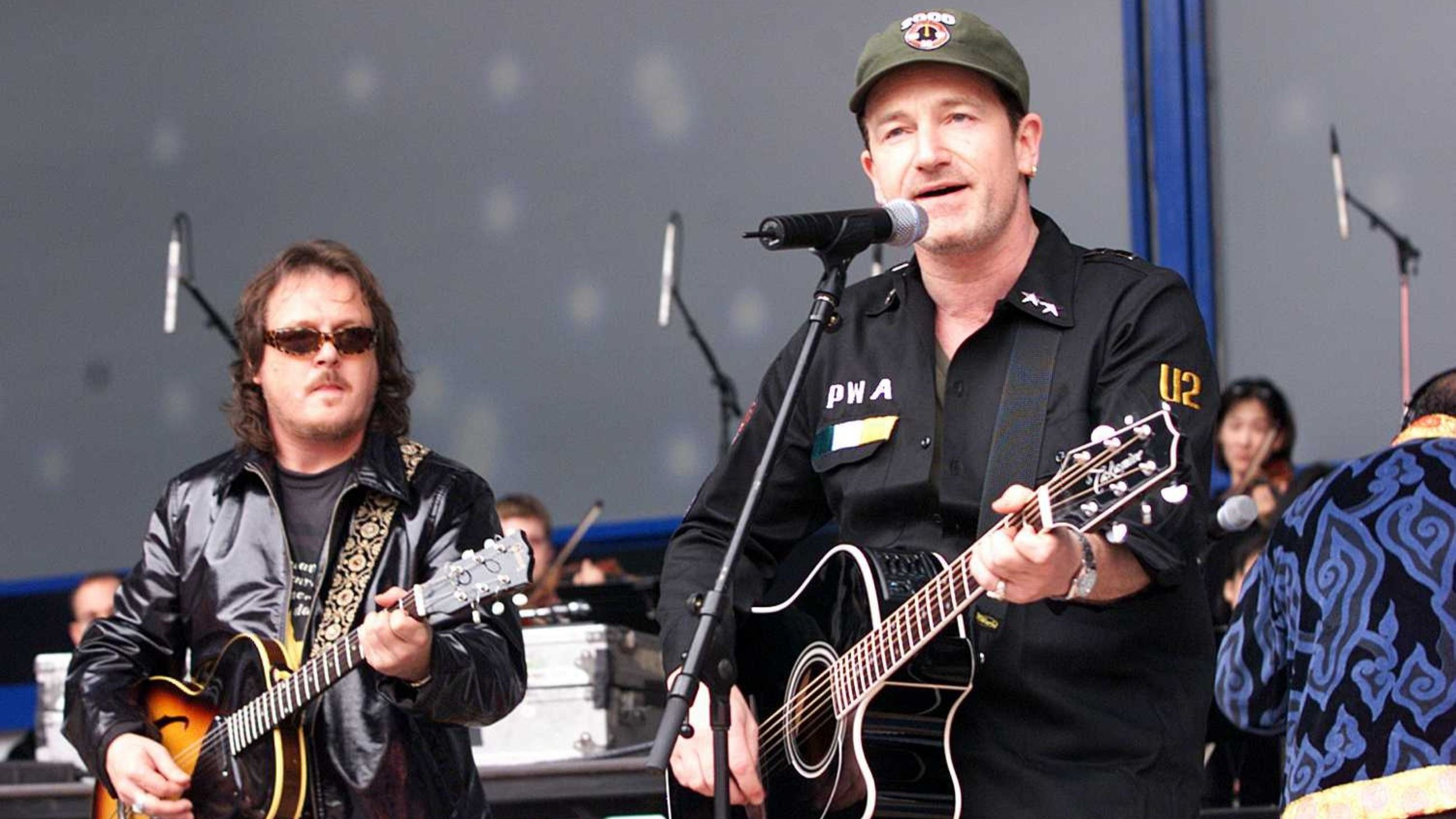 Zucchero e Bono durante Net Aid il 9 ottobre 1999 al Giants Stadium di Meadowlands, New Jersey, Stati Uniti
Credits: Getty Images