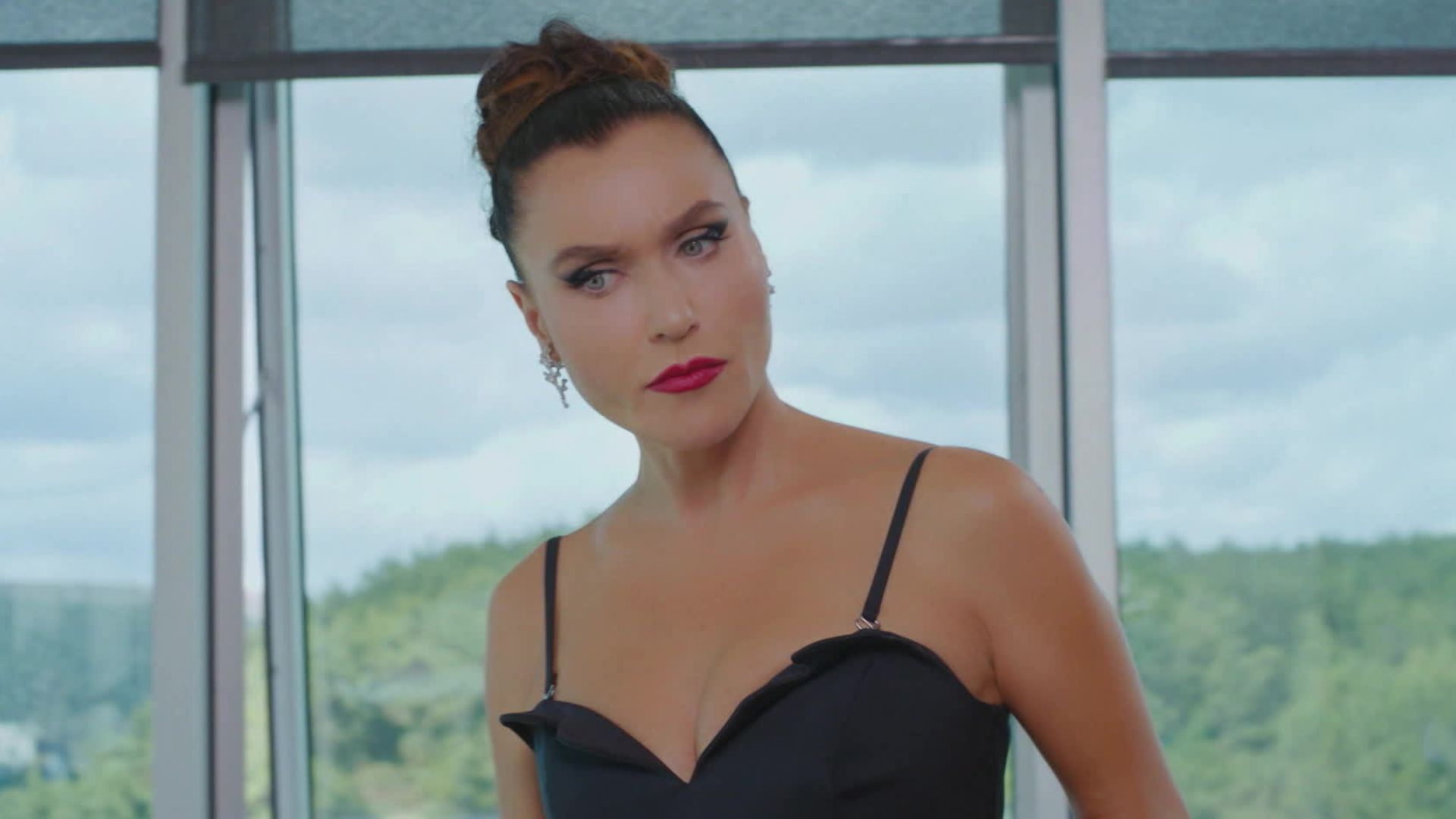 Sevval Sam (Ender) in una scena di Forbidden Fruit 4