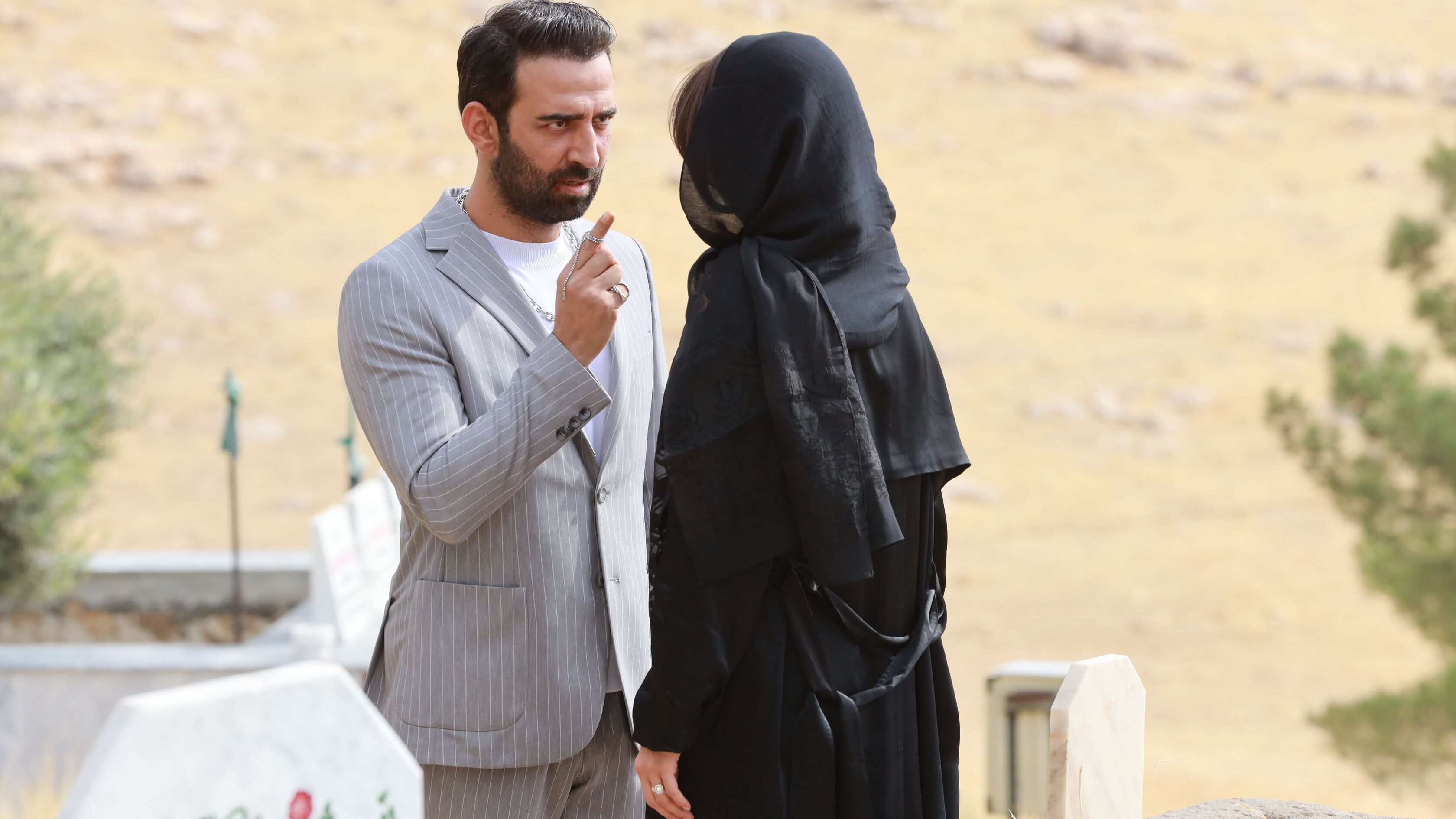 Ferit Kaya (Demir) in una scena di Far Away