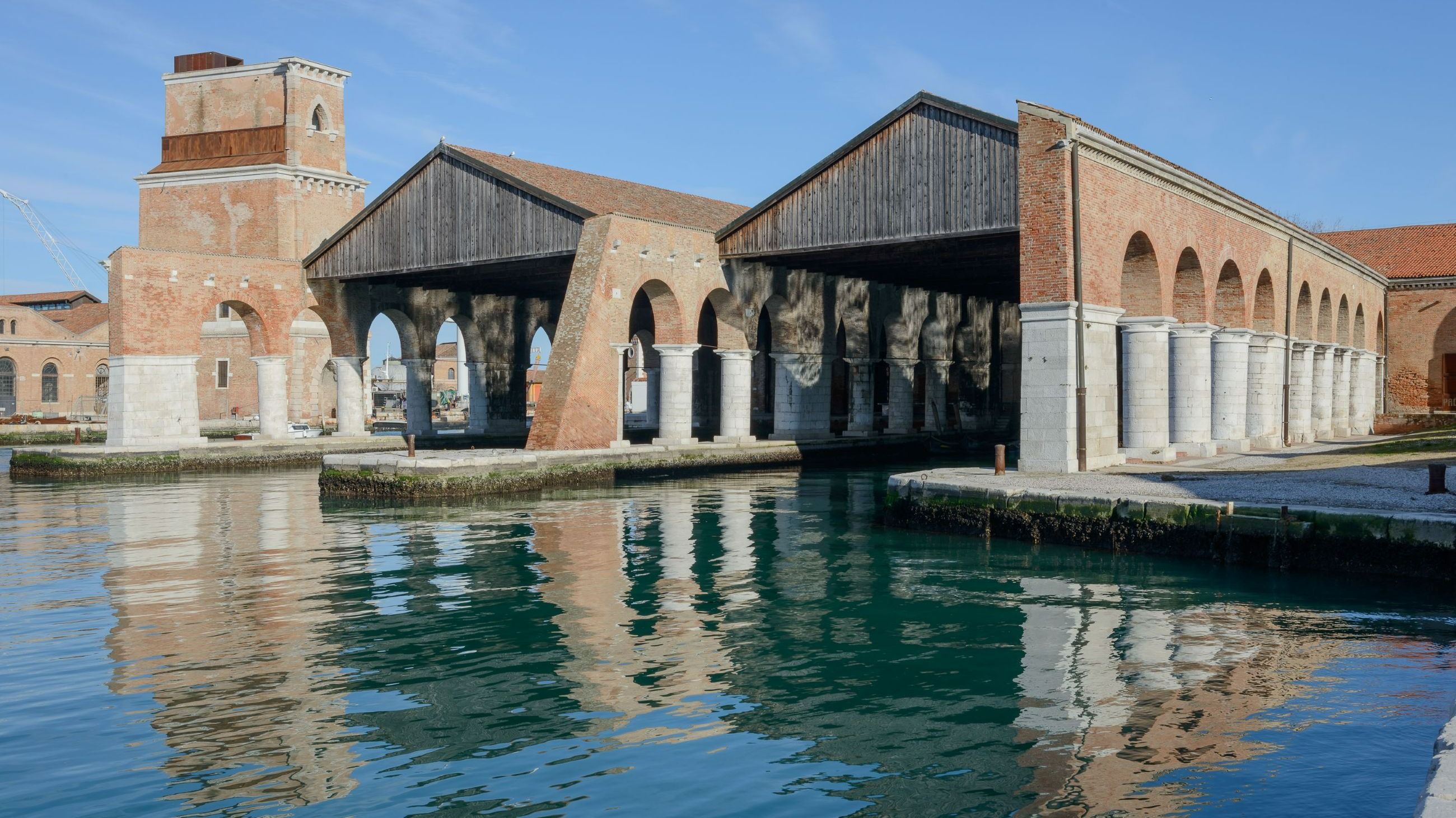 Gaggiandre (bacini di carenaggio coperti) Foto di Andrea Avezzù - Courtesy of La Biennale di Venezia