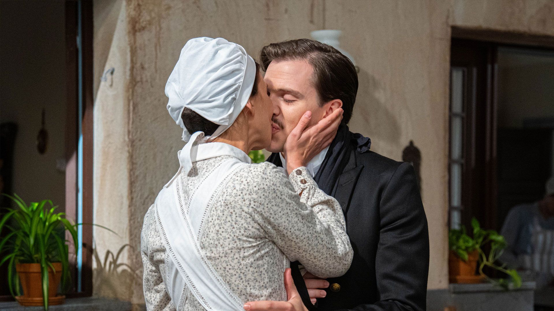 Marcos Orengo (Feliciano) e Andrea del Rio (Teresa Villamil) in una scena de La promessa