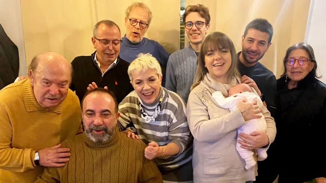 Walter Zagaria festeggia il compleanno con il papà Lino Banfi e con la famiglia.