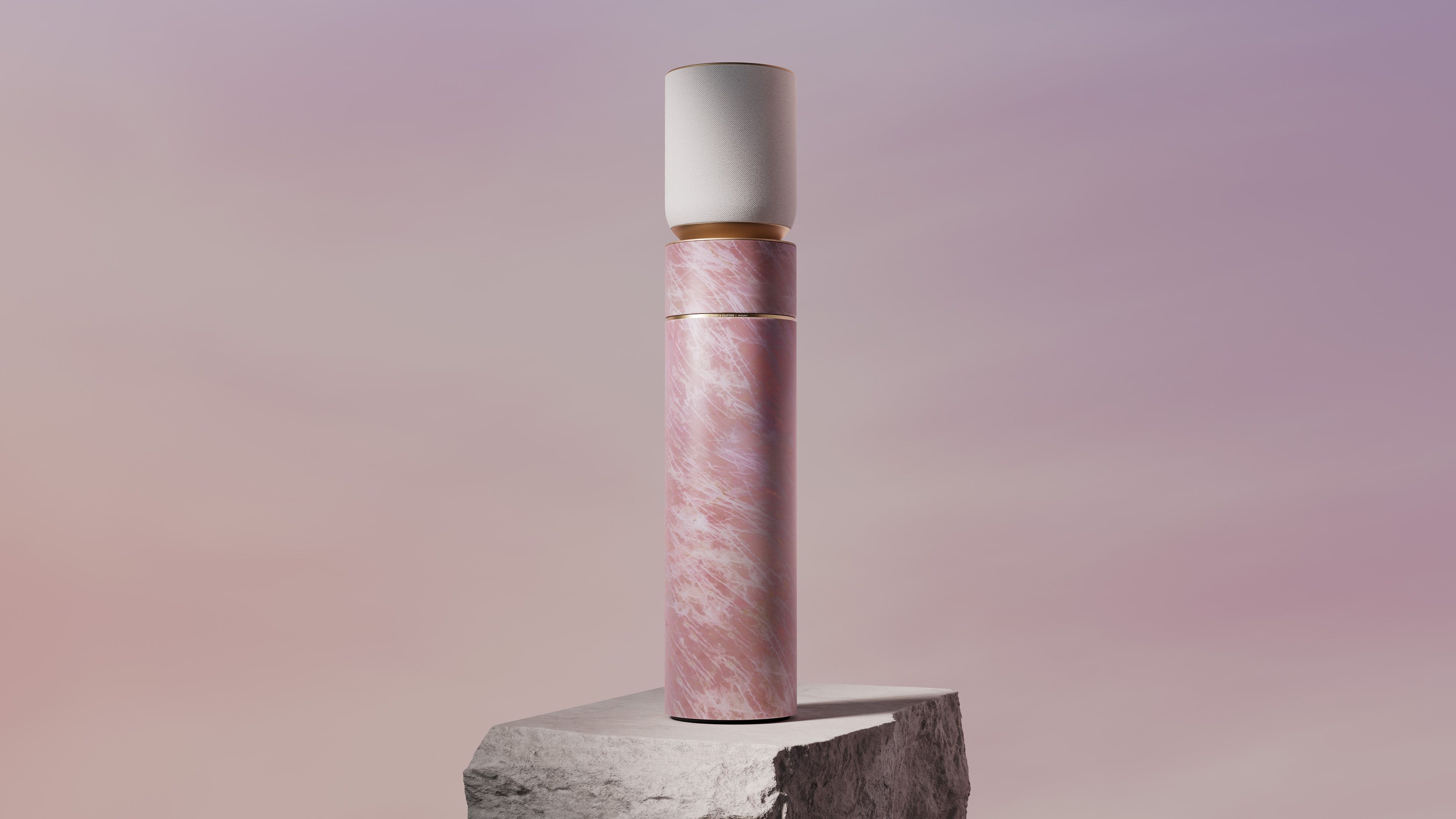 Beosound Balance Natura di Antolini x Bang & Olufsen Speaker wireless rivestito in pietra naturale con design personalizzato. Courtesy Antolini x Bang & Olufsen