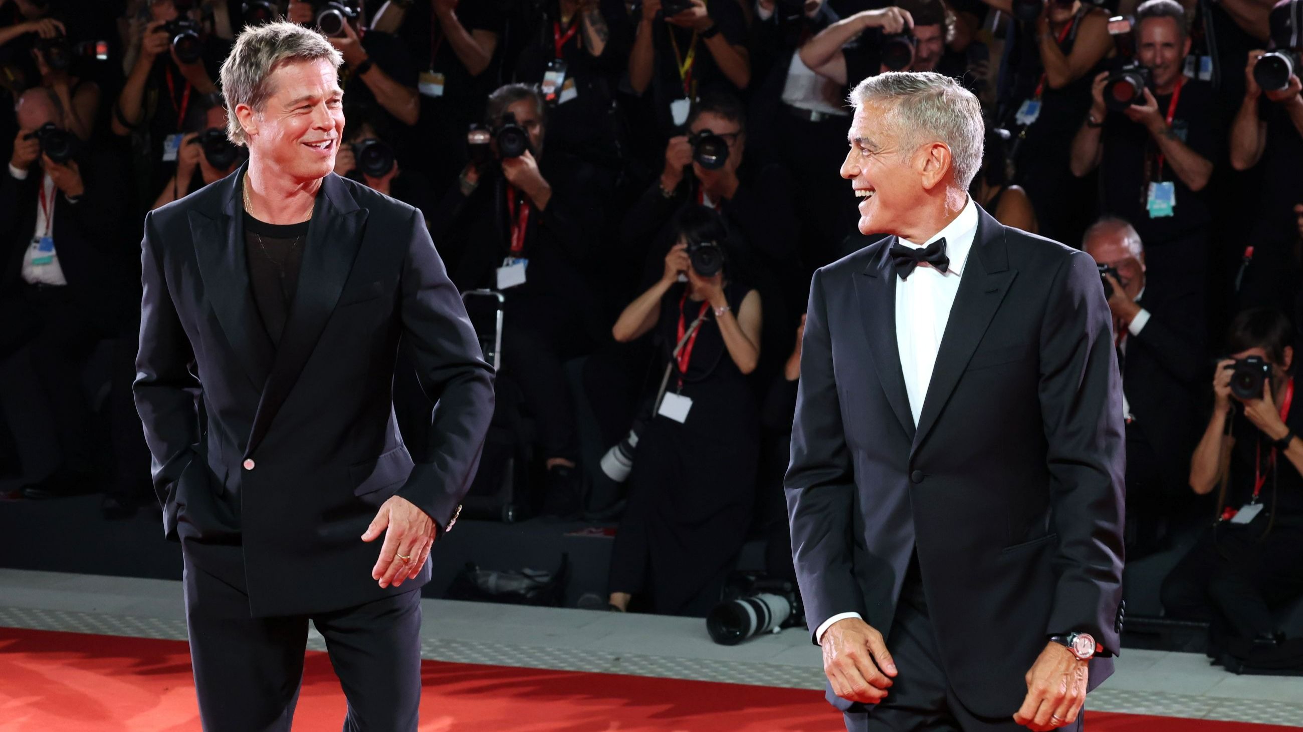 Brad Pitt (a sinistra) e George Clooney partecipano alla prima mondiale di Wolfs, film di Apple Original Films, in occasione della Mostra Internazionale d’Arte Cinematografica di Venezia, tenutasi al Palazzo del Cinema il 1° settembre 2024 a Venezia, Italia. Wolfs è disponibile in streaming in tutto il mondo su Apple TV+ dal 27 settembre 2024 - Credits: Getty Images