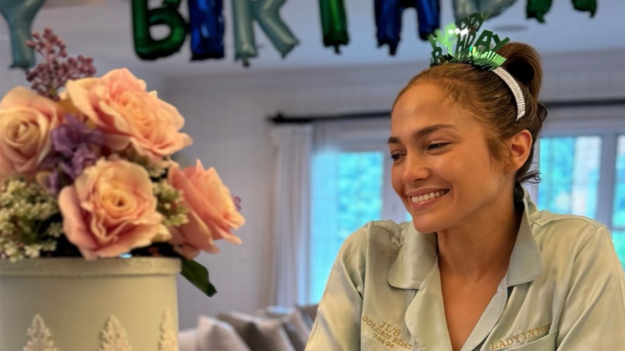 Instagram @jlo