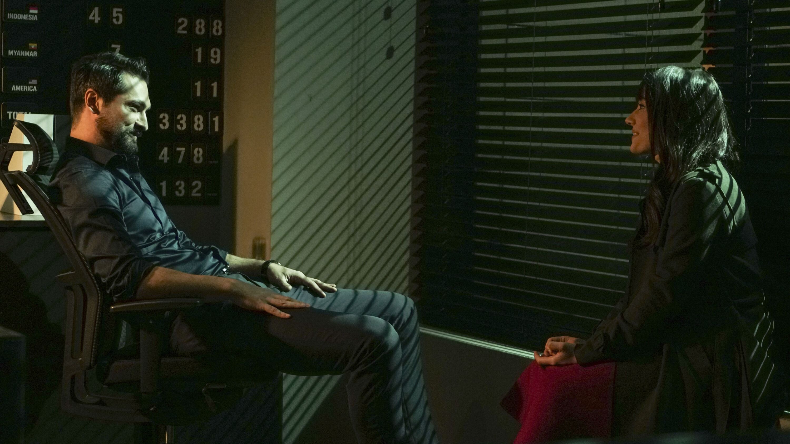 Zeynep (Sevda Erginci) e Alihan (Onur Tuna) in Forbidden Fruit