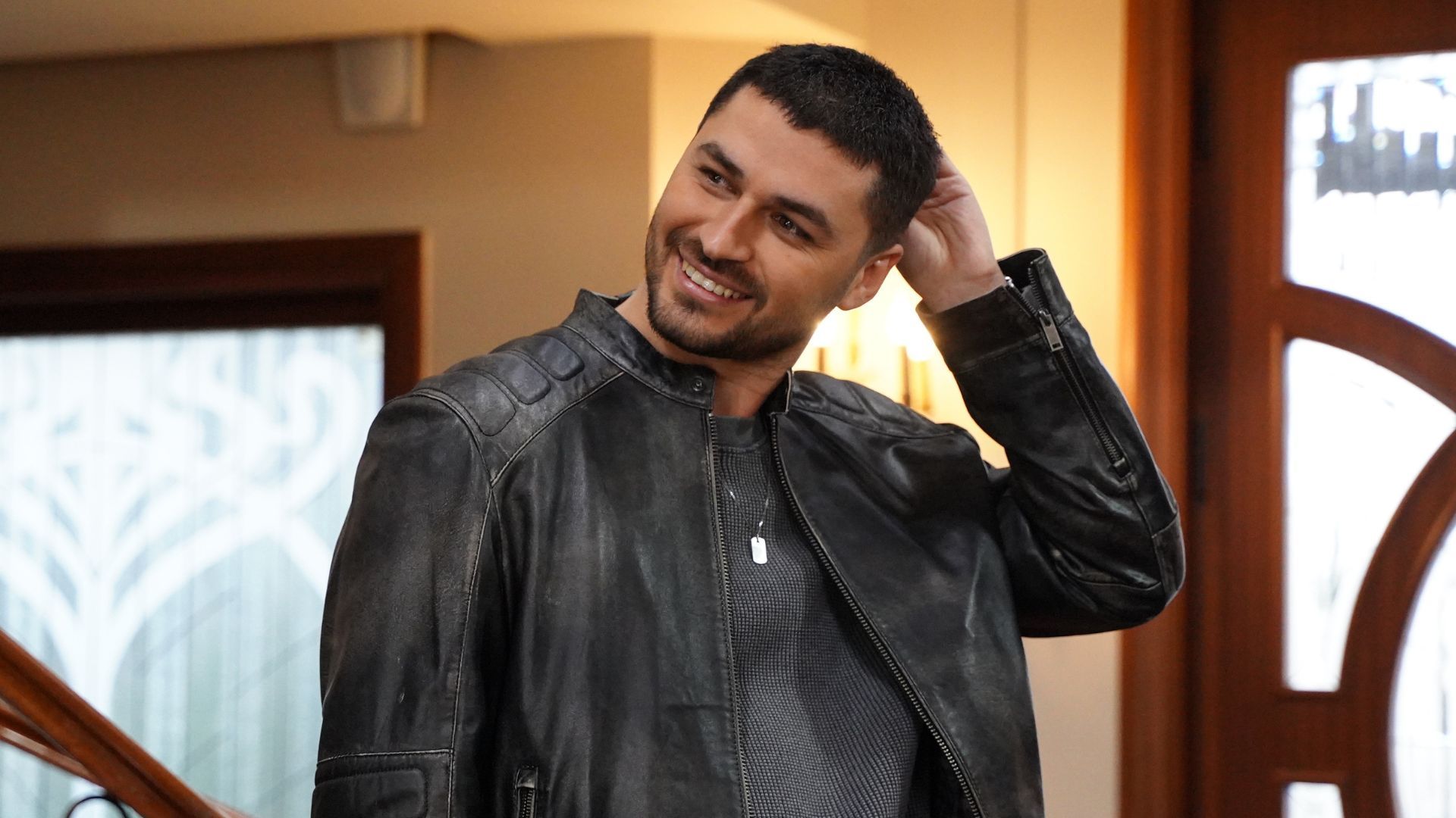 Mert Altinisik (Mahmut) in una scena di Forbidden Fruit 4
