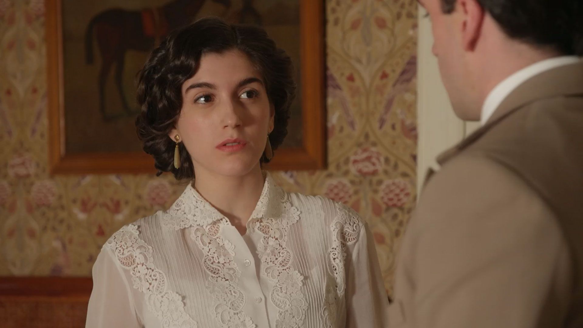 Paula Losada (Jimena de los Infantes) in una scena de La promessa