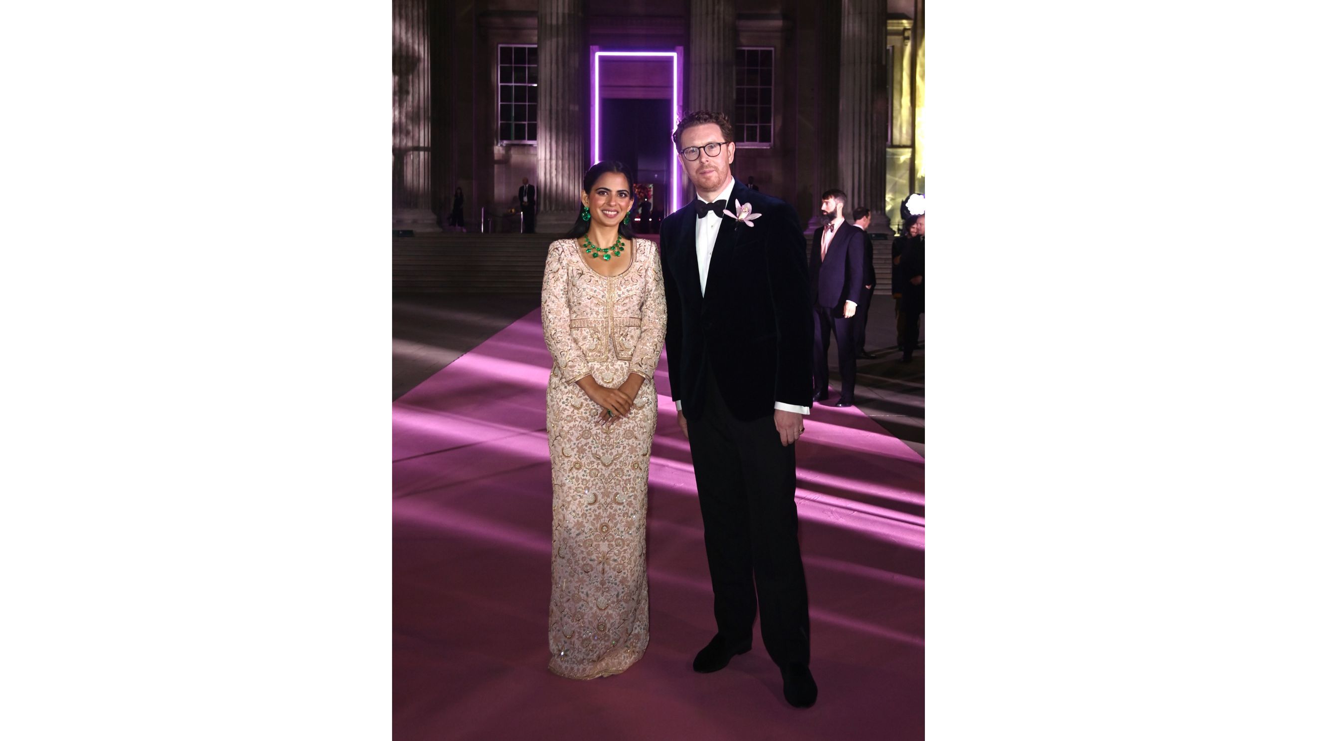 Nicholas Cullinan e Isha Ambani sul pink carpet - Credits: Getty Images