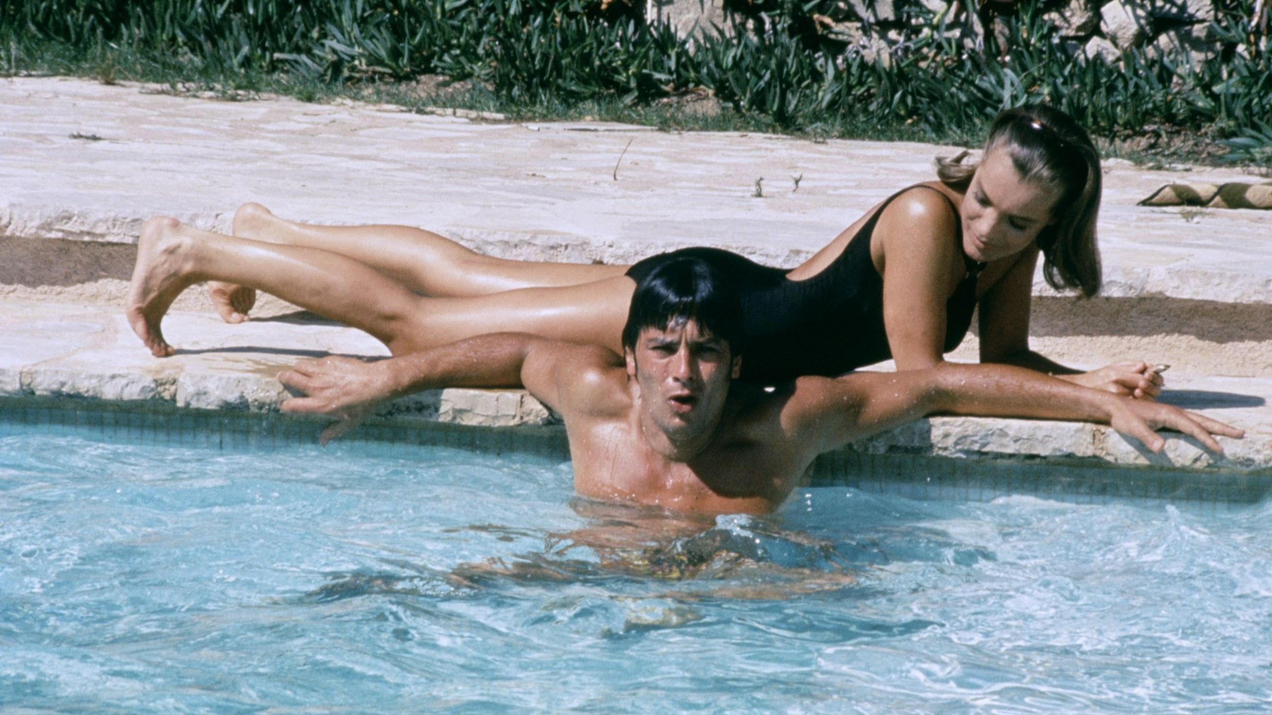 Alain Delon e Romy Schneider sul set de “La Piscine”, 1969 - Credits Getty Images 