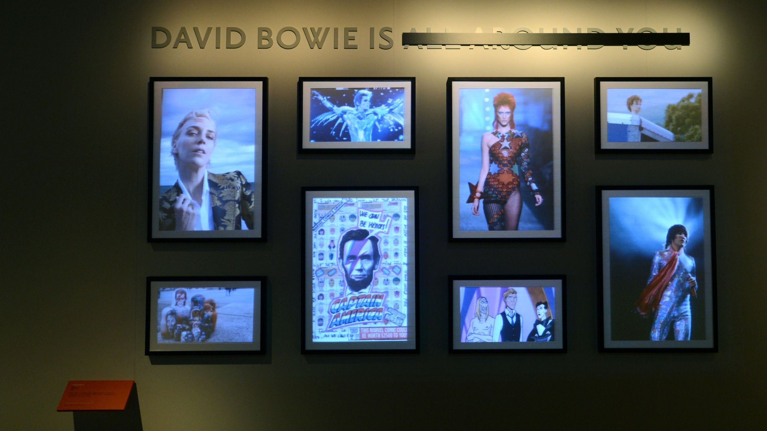 Vista stampa della mostra David Bowie Is al Victoria and Albert Museum - Credits Getty Images