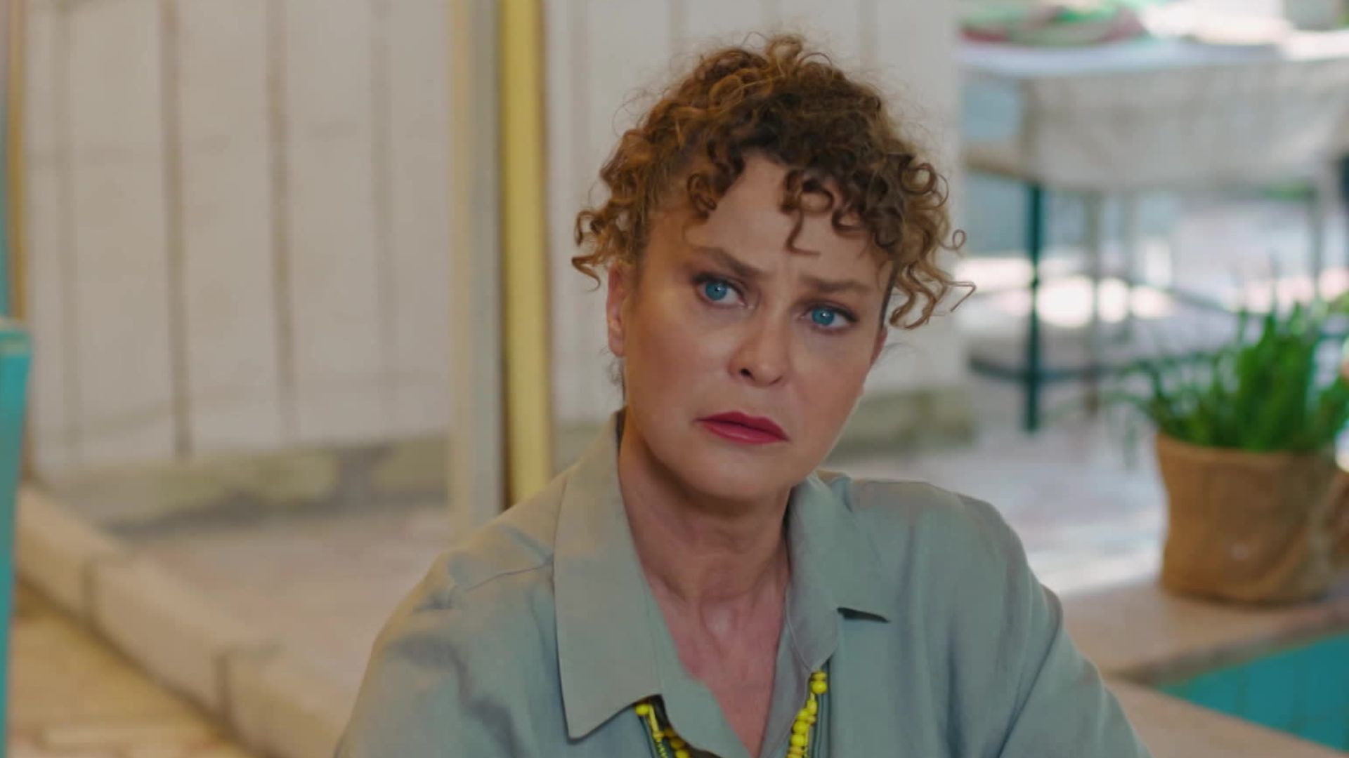 Ipek Tenolcay (Zeynep) in una scena di Be My Sunshine.