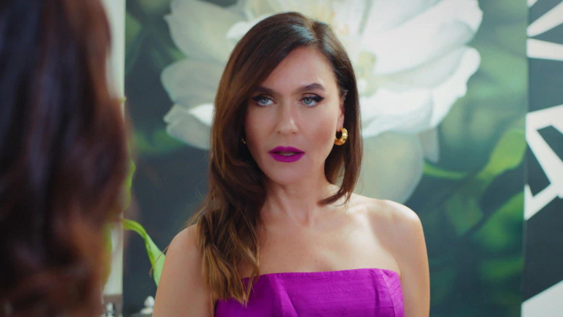 Sevval Sam (Ender) in una scena di Forbidden Fruit