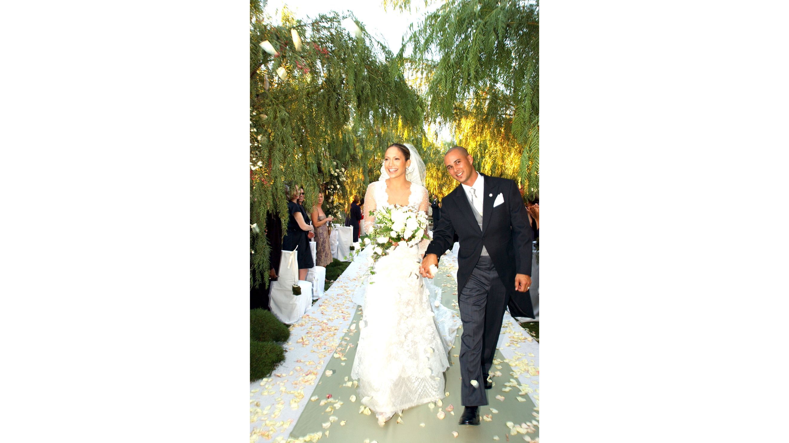 Foto d’archivio del 29 settembre 2001 di Jennifer Lopez e Cris Judd, nella loro residenza privata a Calabasas, California - Credits: Getty Images