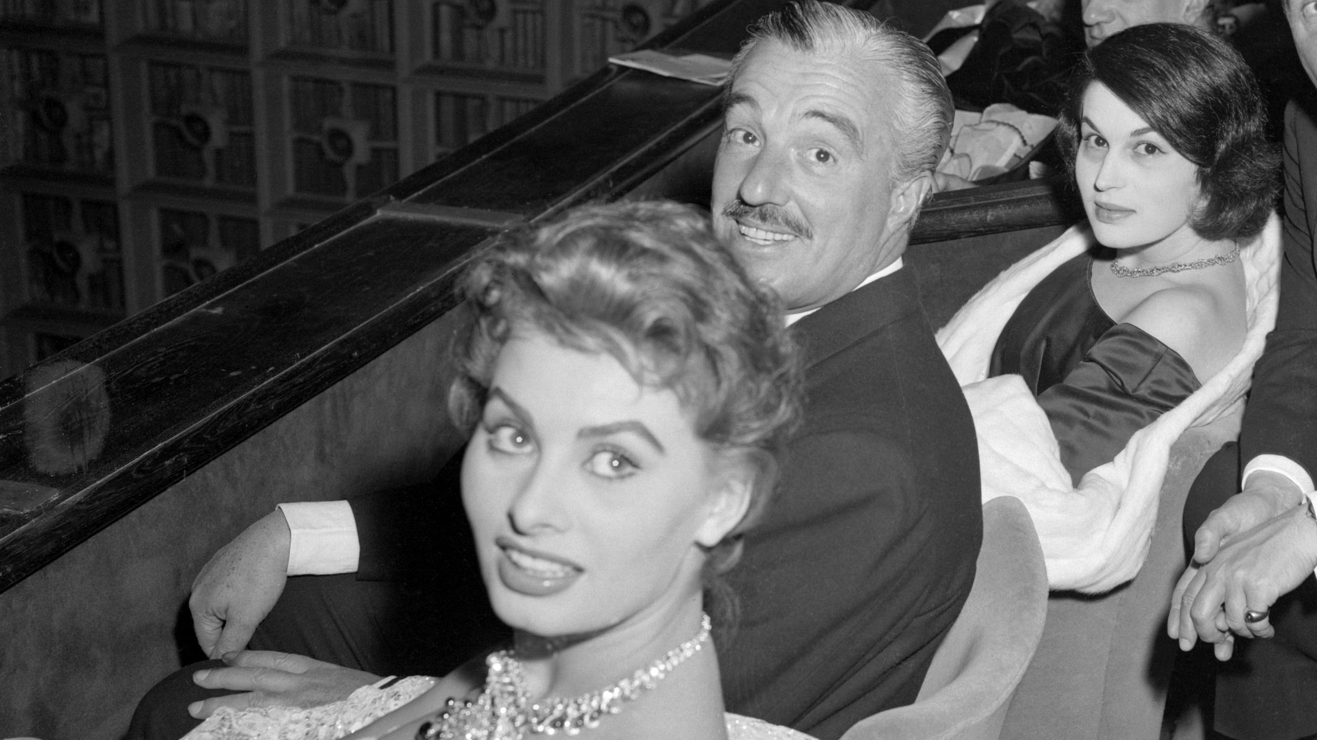 Sophia Loren, Vittorio De Sica and Silvana Mangano al festival di Cannes del 1955 - Credits Getty Images