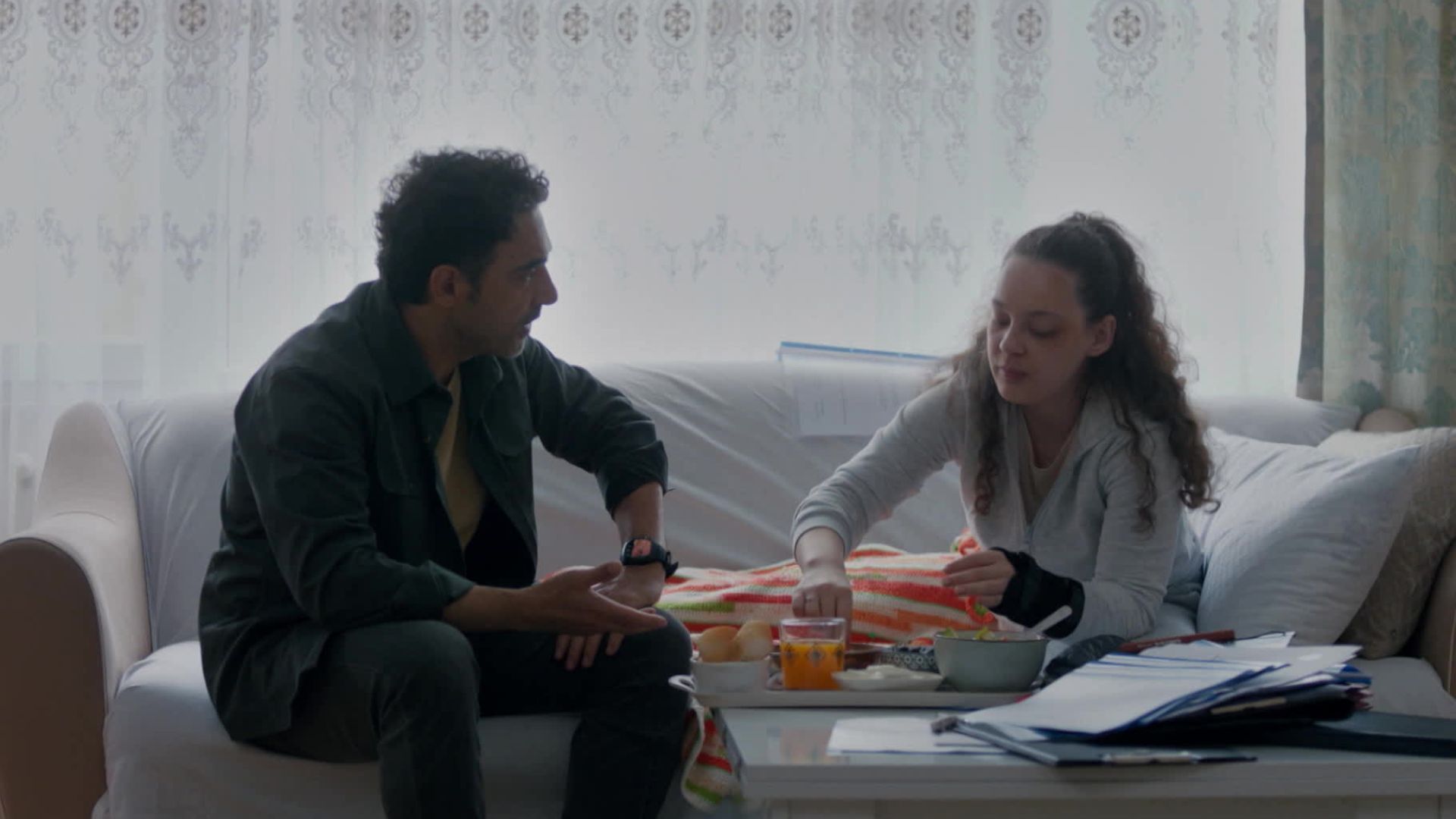 Eren e Tugce in una scena di Segreti di famiglia 3