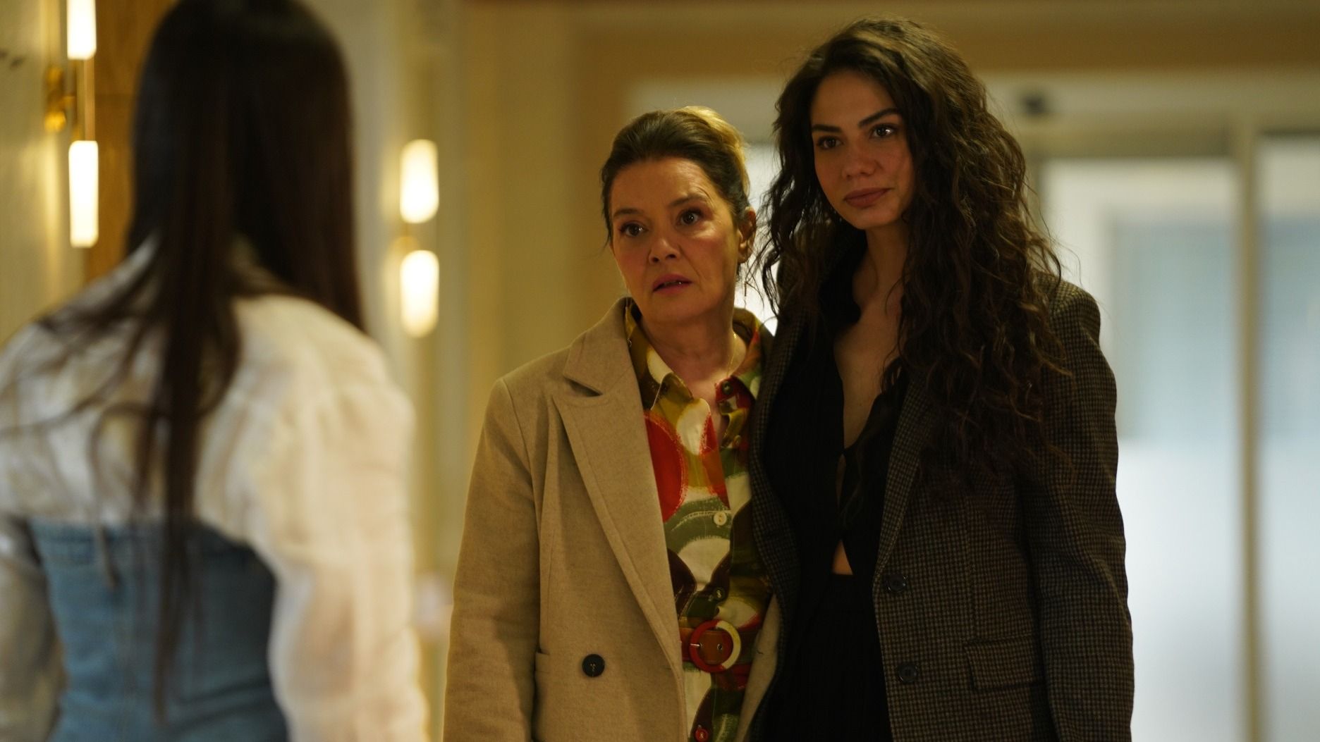 Demet Ozdemir in una scena di Io sono Farah