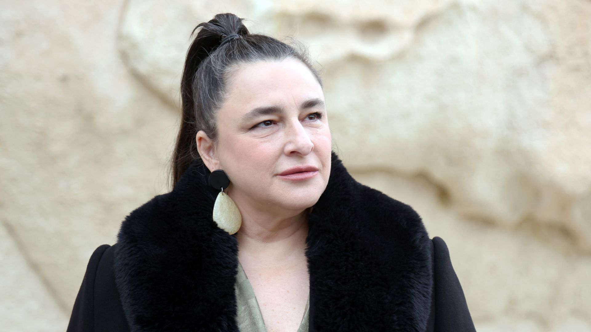 Esra Dermancioglu (Hikmet) in La notte nel cuore