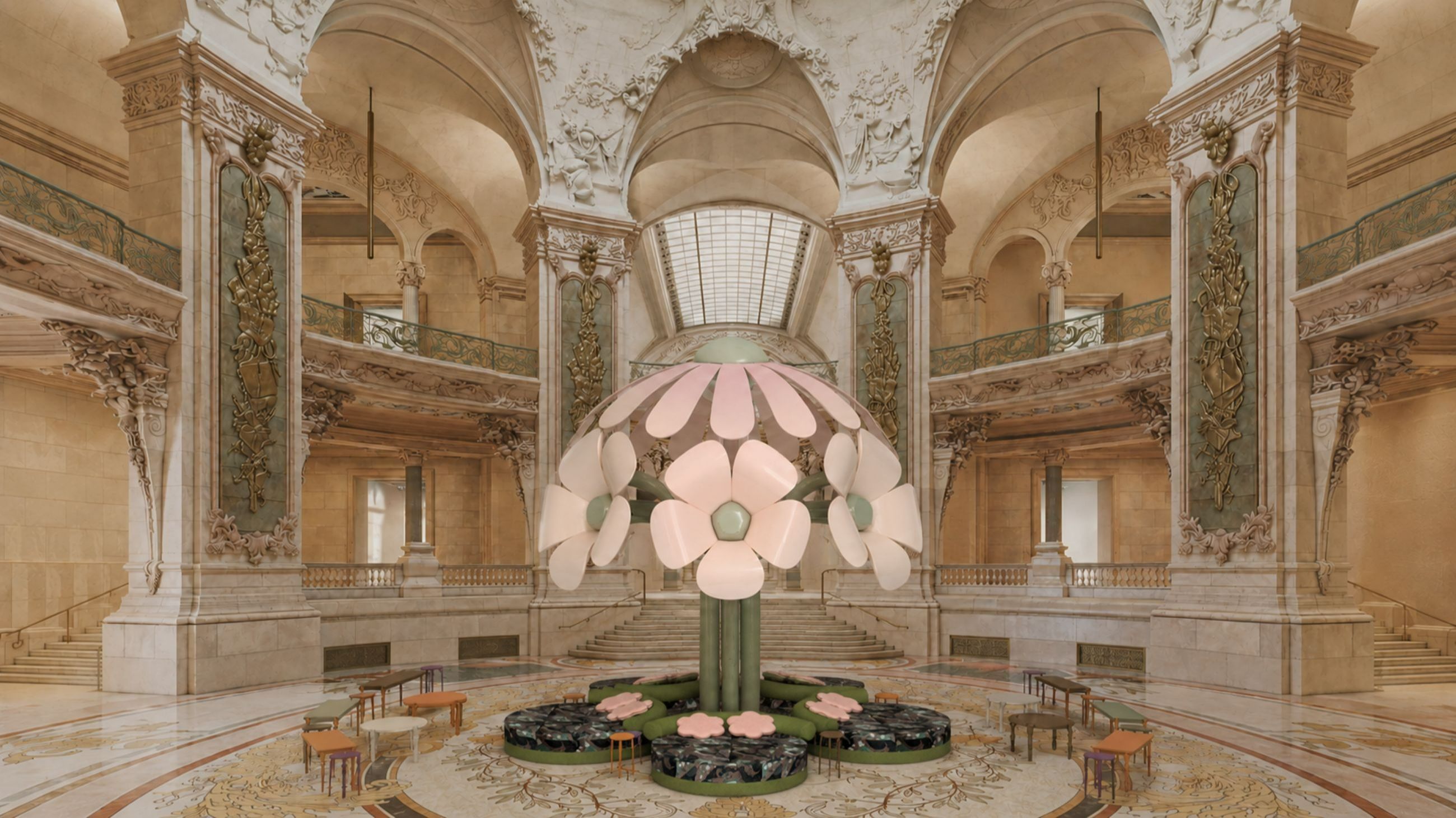 Le Grand Bouquet, installazione monumentale di Uchronia nella Rotonda del Palais d’Antin, trasforma i motivi floreali dello spazio in un gigantesco fiore contemporaneo - Courtesy Maison&Object