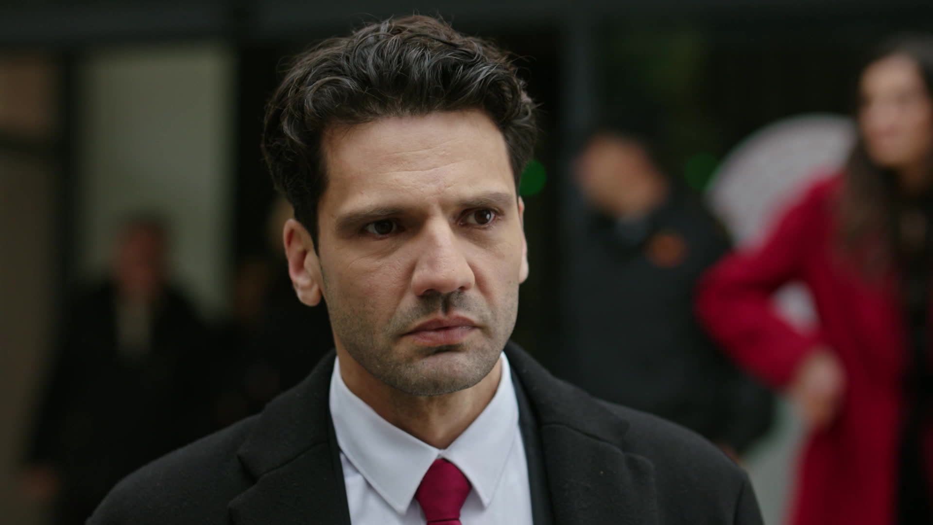 Ilgaz in una scena di Segreti di famiglia 2