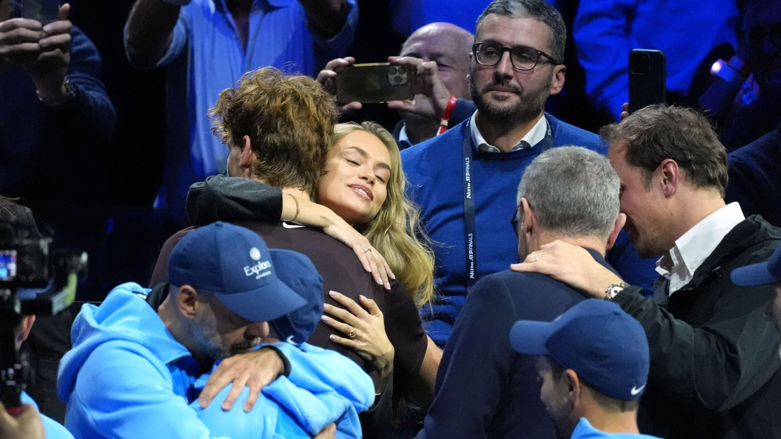Jannik Sinner dell’Italia festeggia con Laila Hasanovic durante l’ottavo giorno delle Nitto ATP Finals 2025 alla Inalpi Arena il 16 novembre 2025 a Torino, Italia - Credits: Getty Images