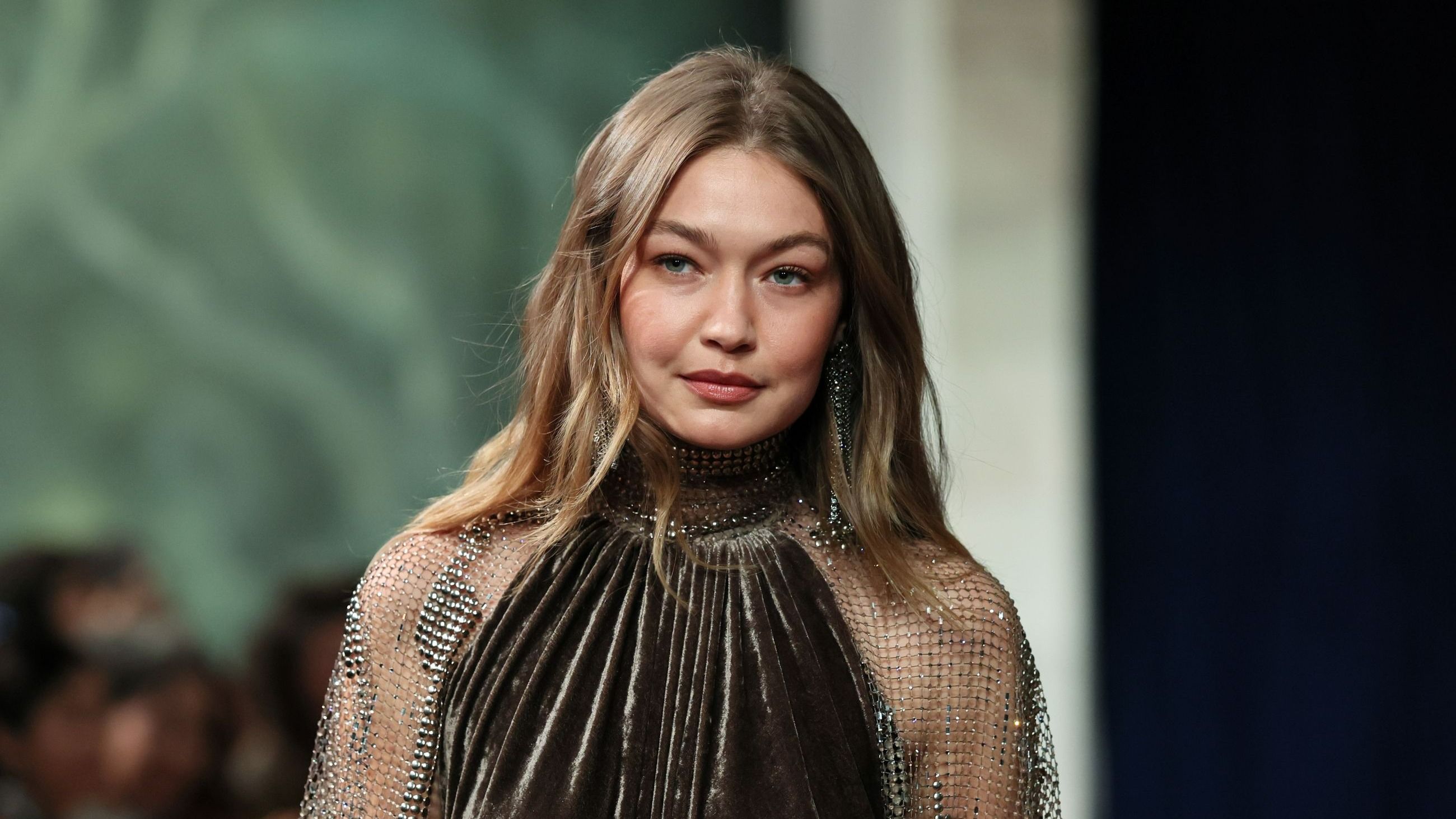 Gigi Hadid sfila per Ralph Lauren FW26 - Credits Getty Images