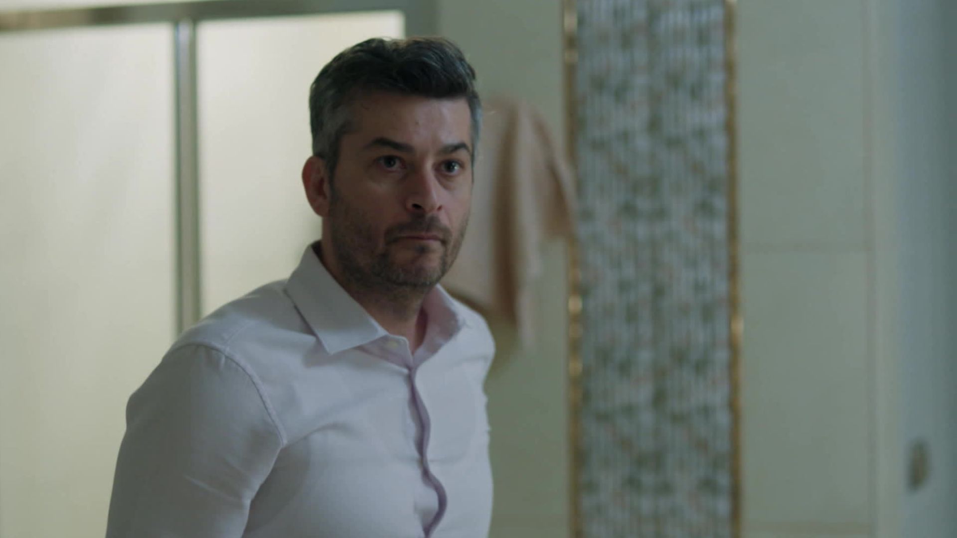 Osman in una scena di Segreti di famiglia 3