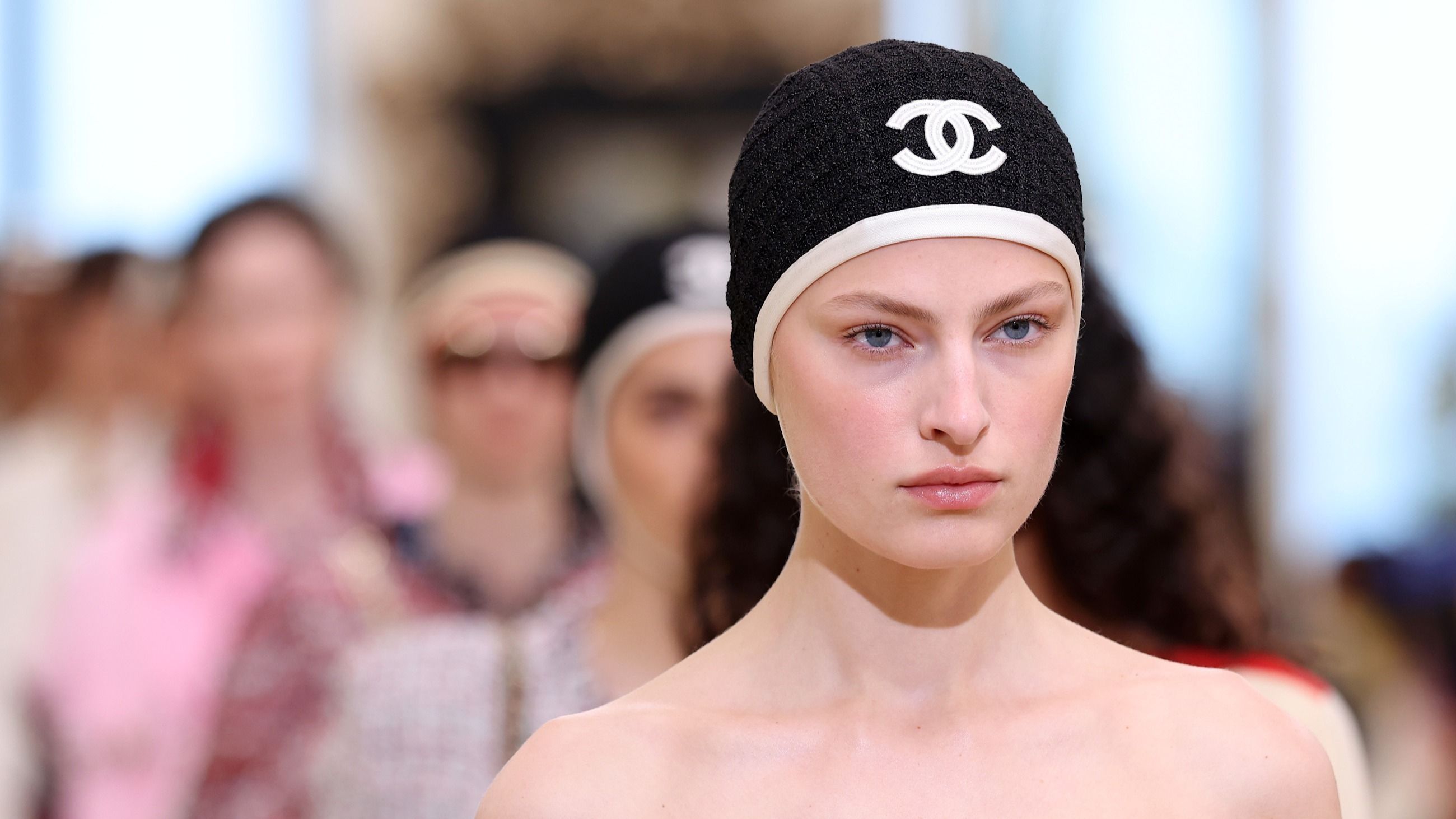  Felice Nova sfila in passerella durante la sfilata Chanel Cruise 2026/27, il 28 aprile 2026, a Biarritz, in Francia - Credits: Getty Images