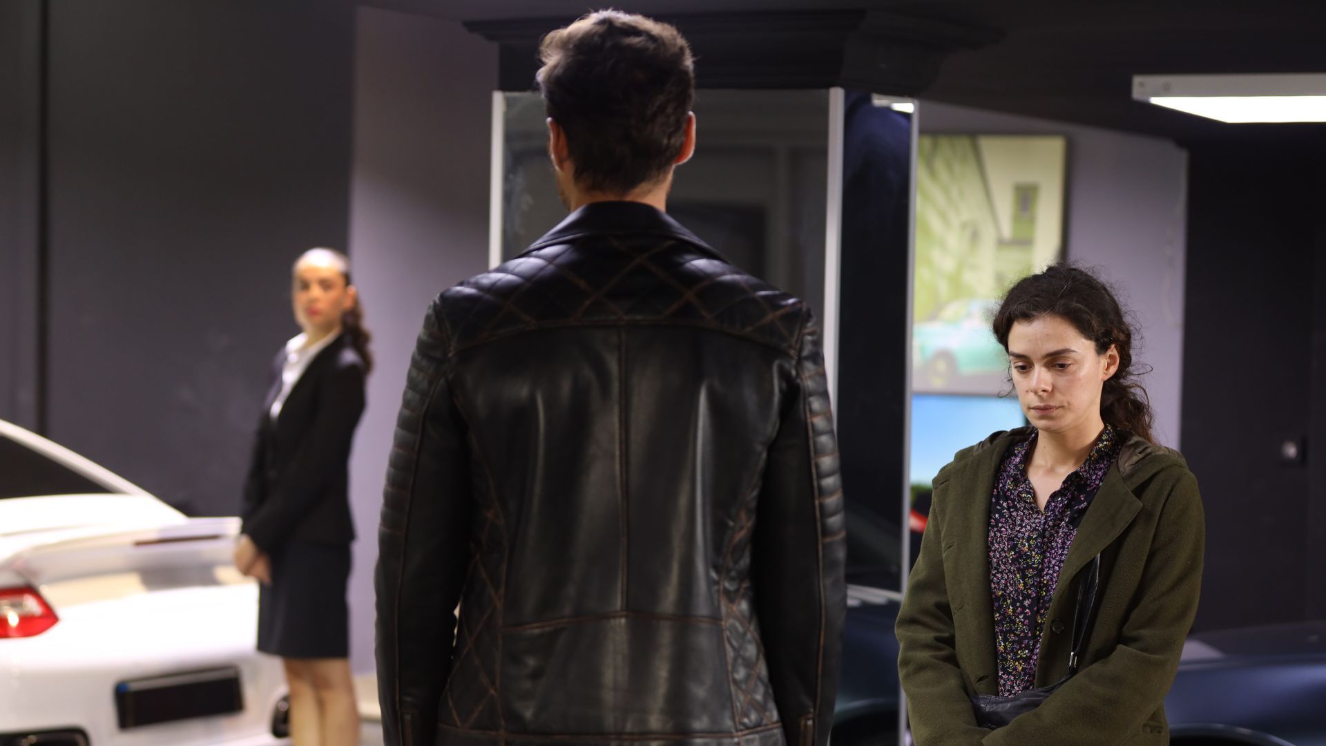 Ozge Ozpirincci (Bahar) in una scena de La forza di una donna 3