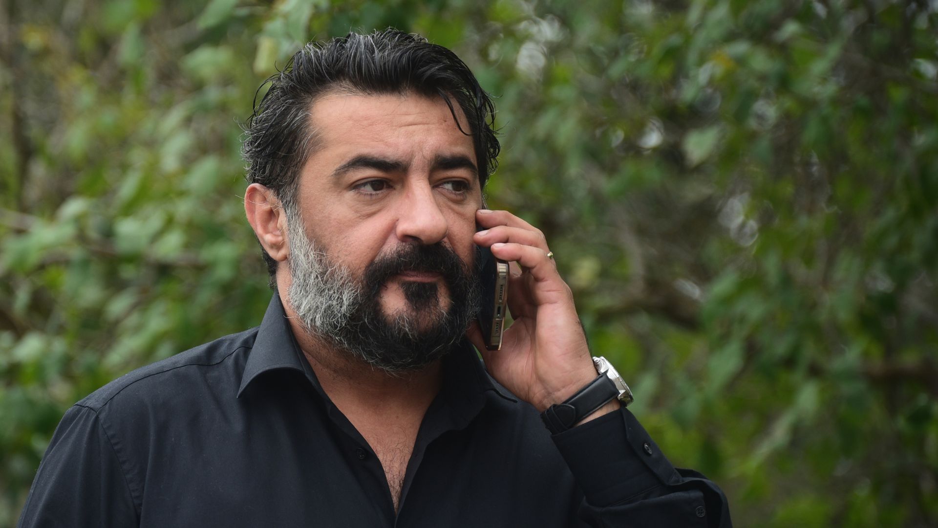 Celil Nalcakan (Akif) in una scena di Tutto per la mia famiglia 2
